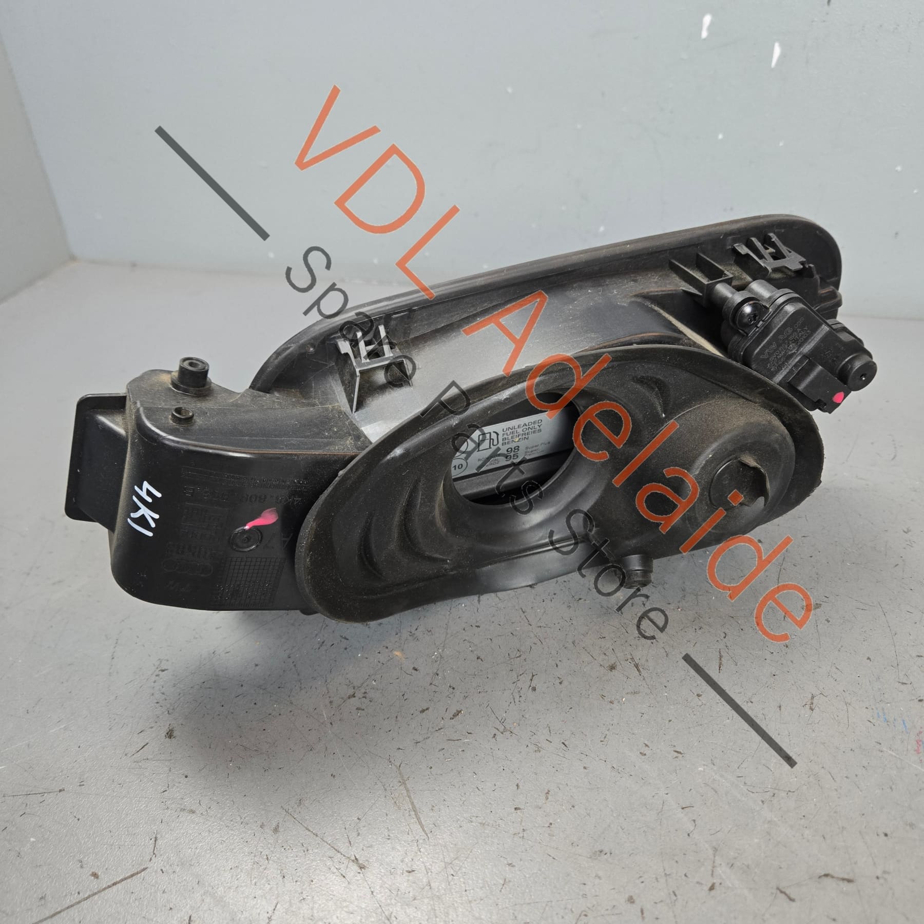 4K8809906B    Audi A7 S7 RS7 Fuel Filler Door Flap 4K8809907 Mythos Black 0E / Y9T