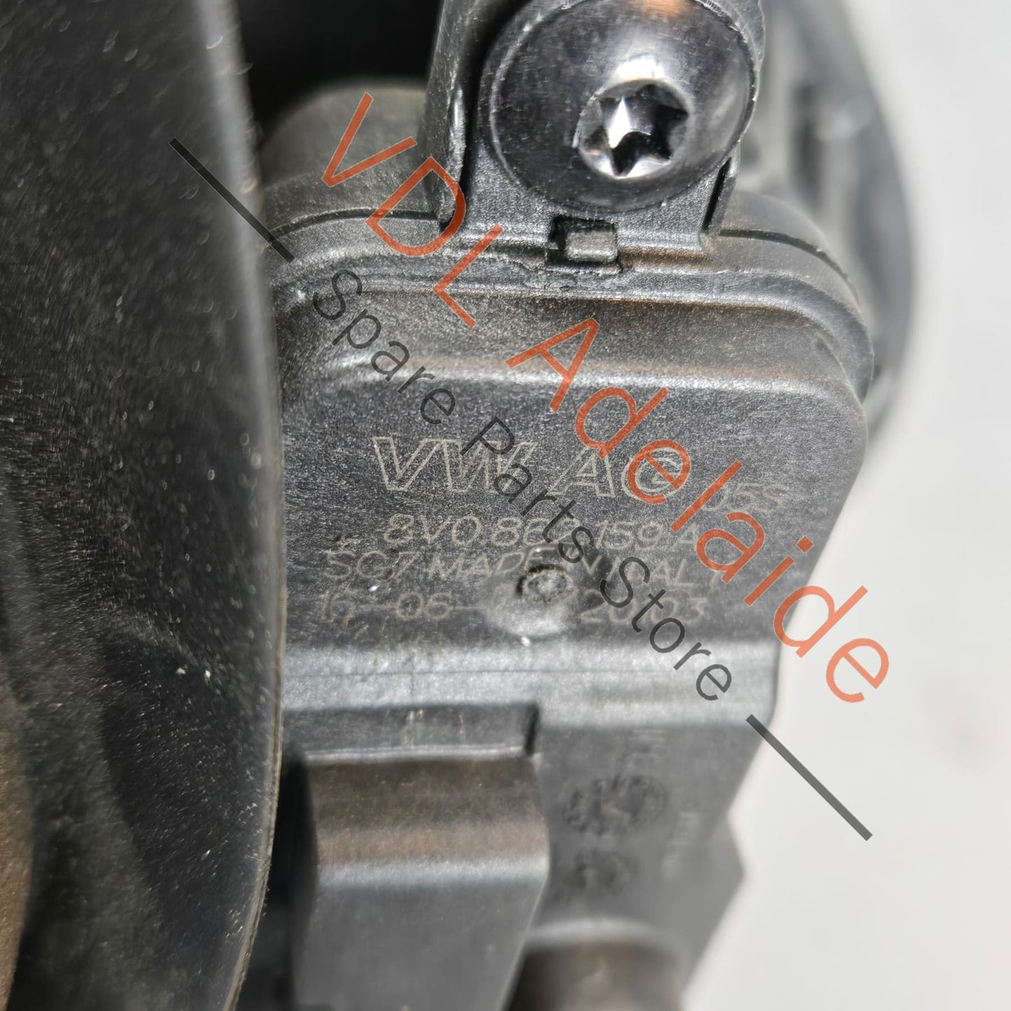 4K8809906B    Audi A7 S7 RS7 Fuel Filler Door Flap 4K8809907 Mythos Black 0E / Y9T