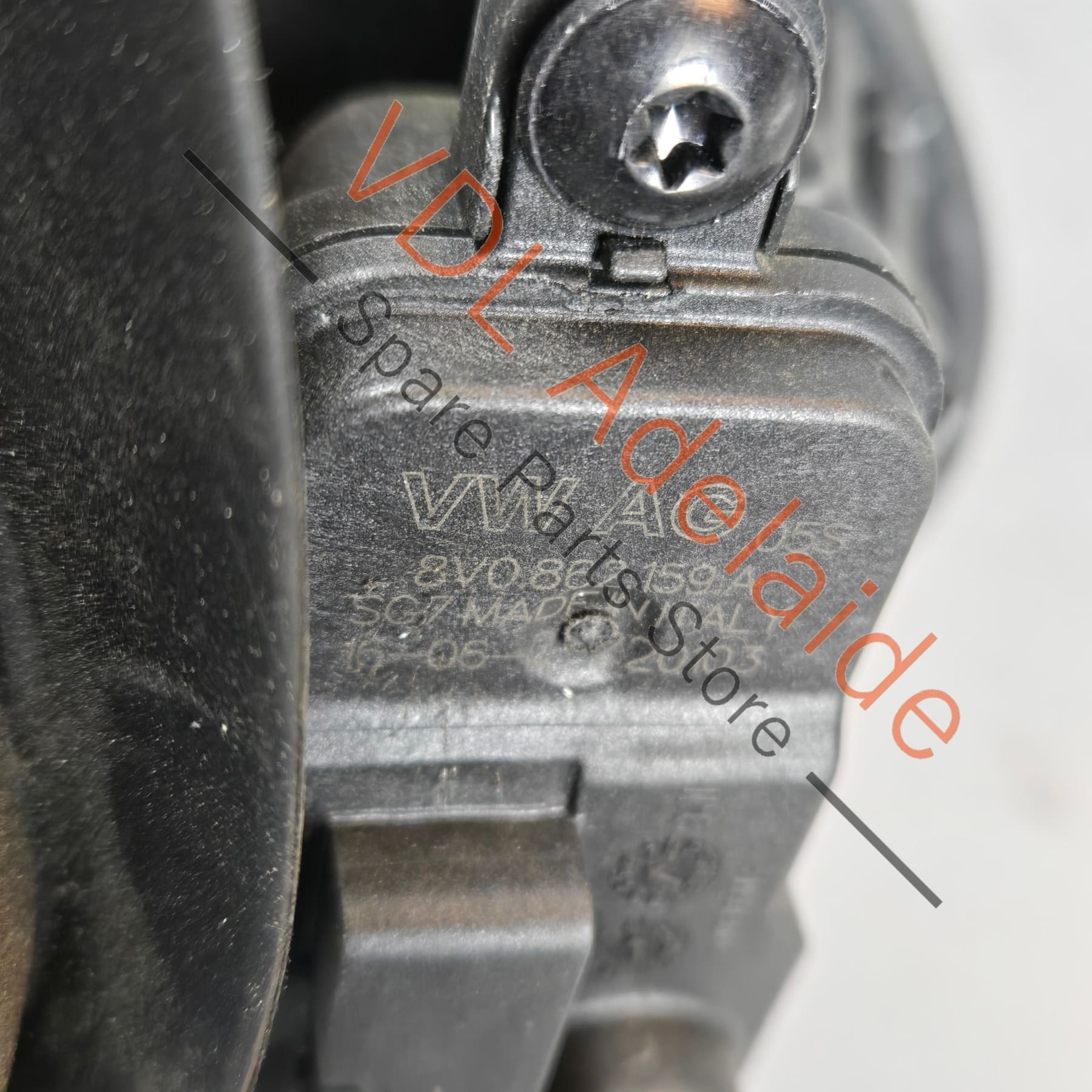 4K8809906B    Audi A7 S7 RS7 Fuel Filler Door Flap 4K8809907 Mythos Black 0E / Y9T