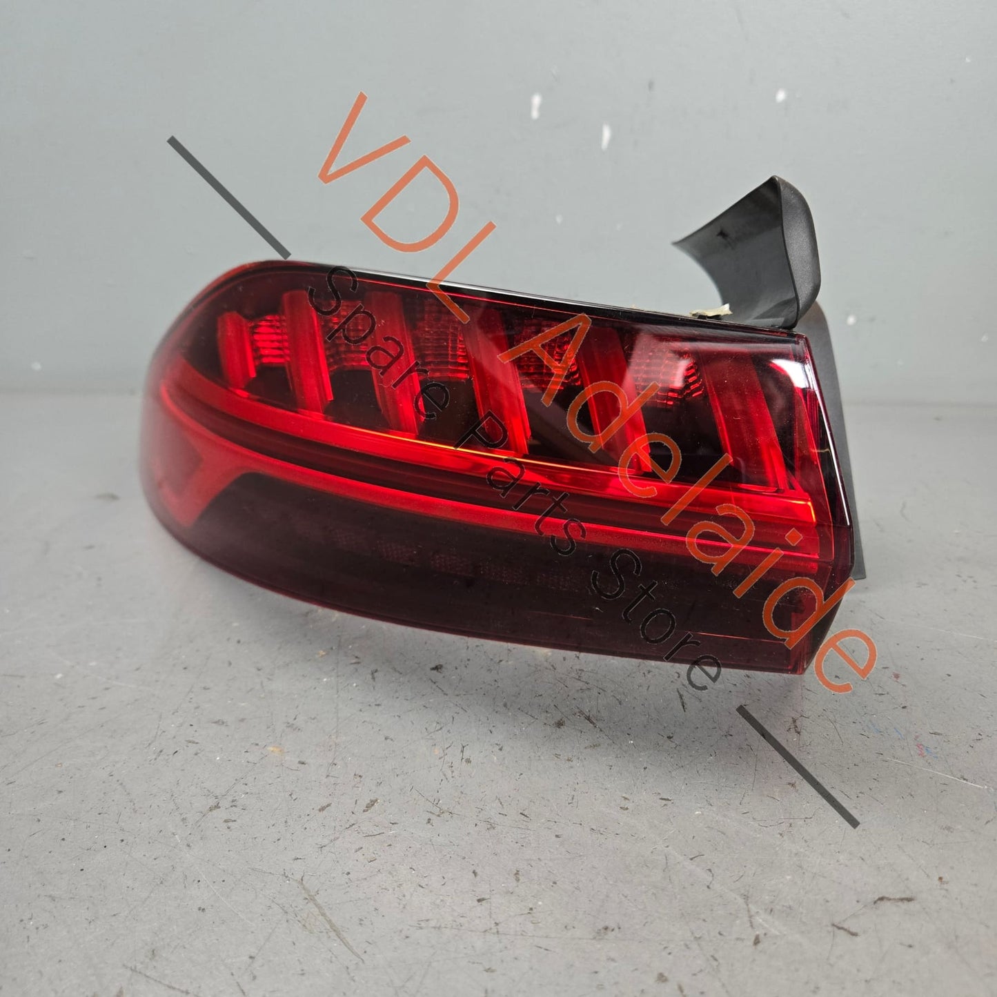 4K8945069B    Audi A7 S7 RS7 4K C8 Left Side Tail Light 4K8945069B
