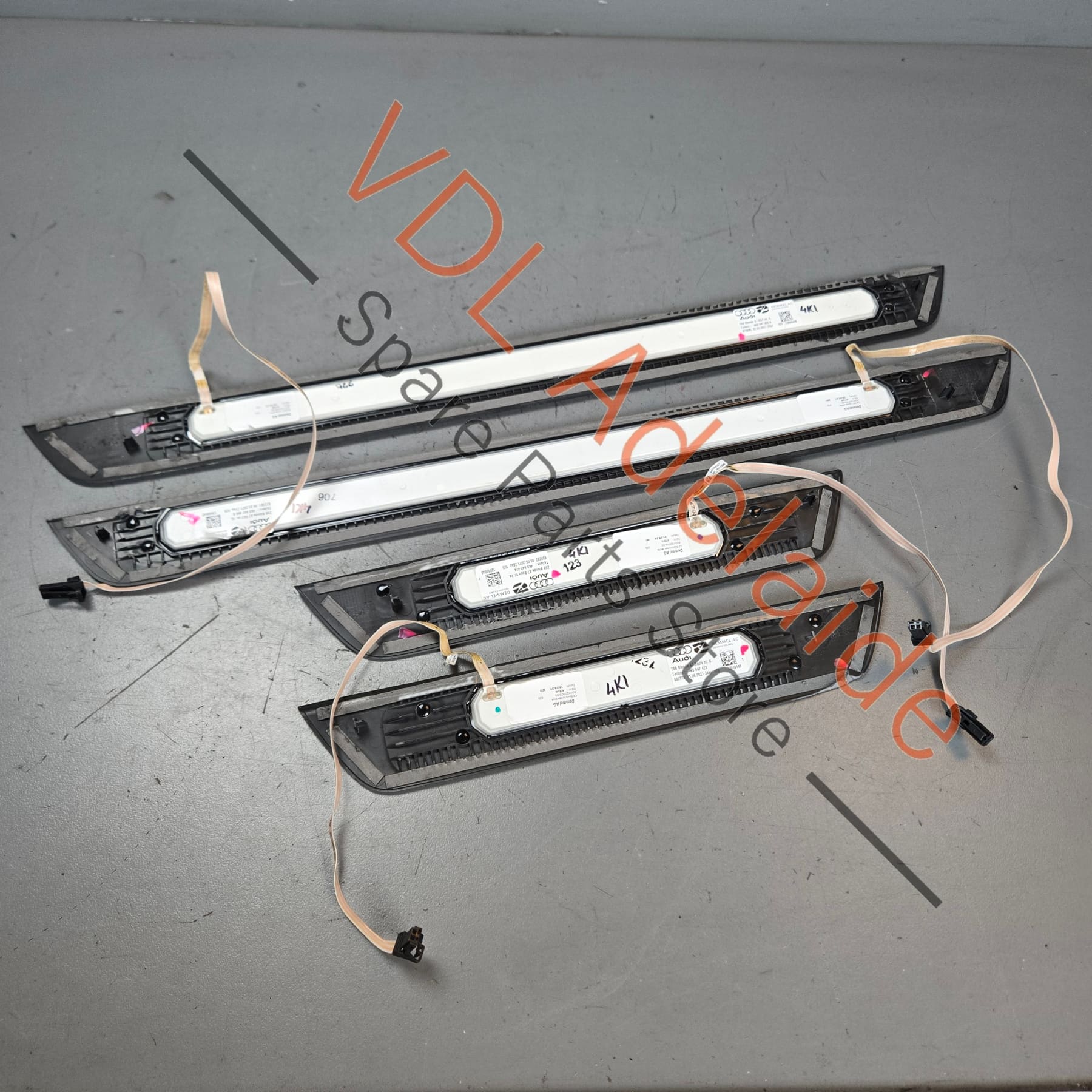 4K8947405B 4K8947406B 4K8947423 4K8947424 Audi RS7 Set of Illuminated Sill Panel Trims Light Fibre