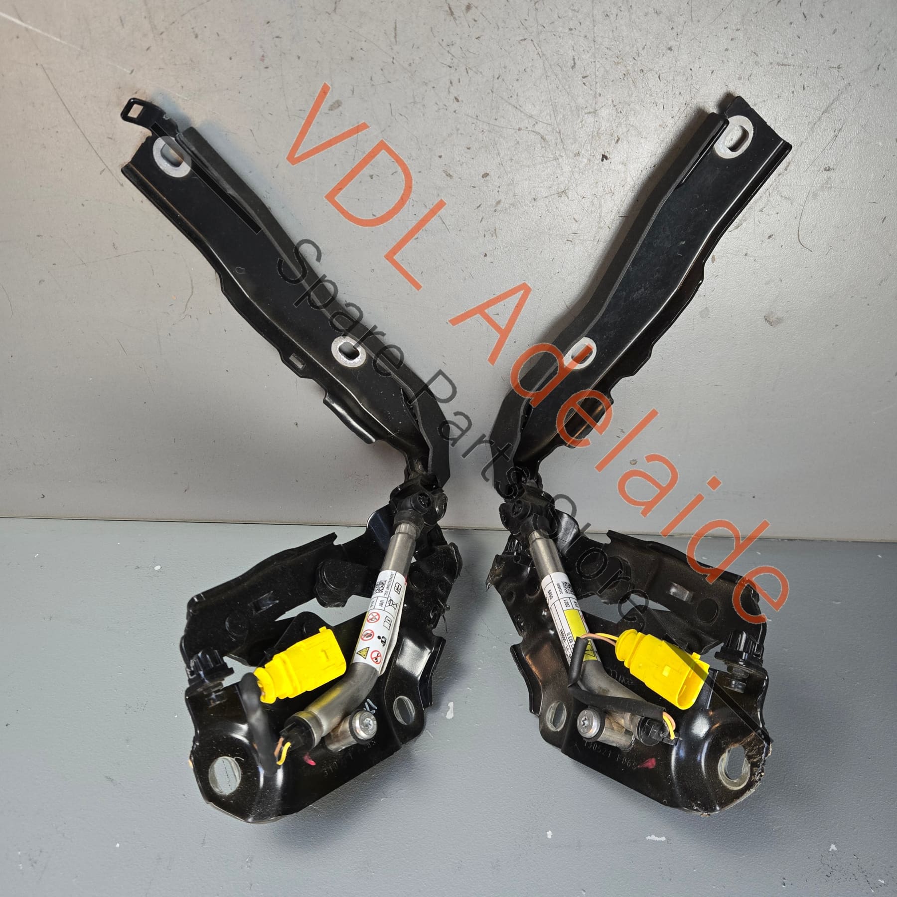 4K8823823D 4K8823301 4K8823302  Audi RS7 Genuine Pedestrian Protection Bonnet Hinge Set 4K8823823D 4K8823301 4K8823302