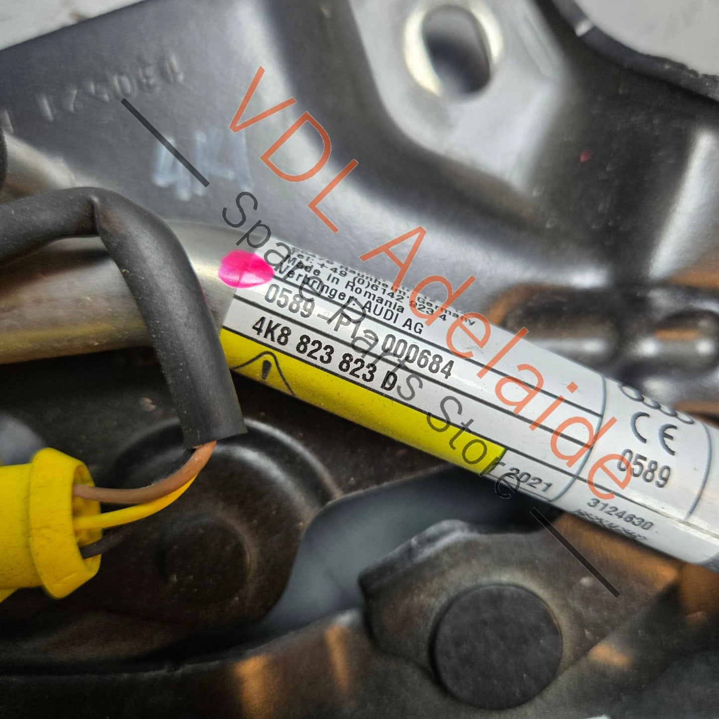 4K8823823D 4K8823301 4K8823302  Audi RS7 Genuine Pedestrian Protection Bonnet Hinge Set 4K8823823D 4K8823301 4K8823302