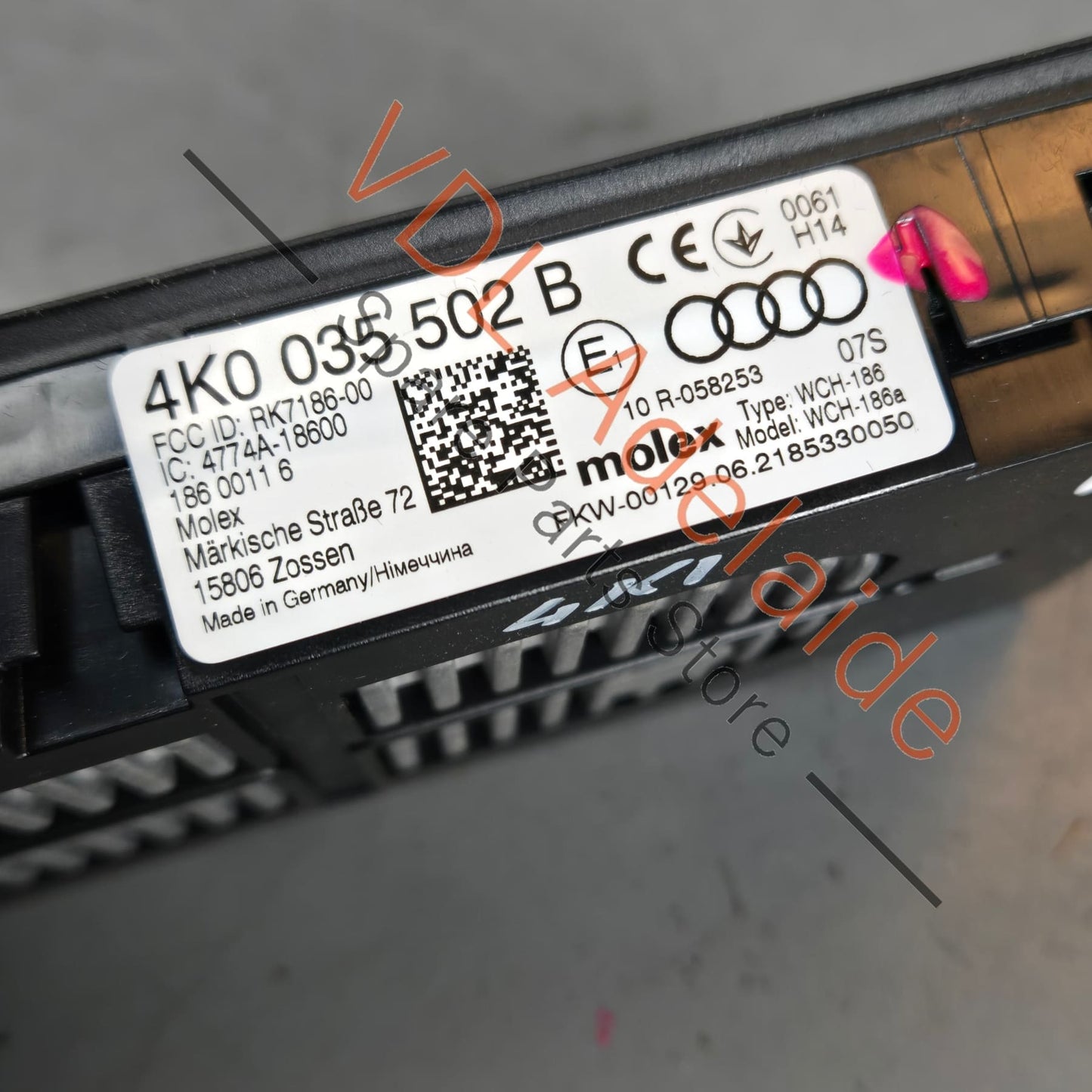 4K0035502B    Audi Wireless Phone Charging Dock 4K0035502B