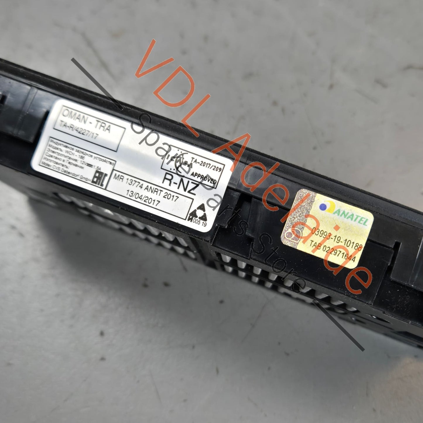 4K0035502B    Audi Wireless Phone Charging Dock 4K0035502B