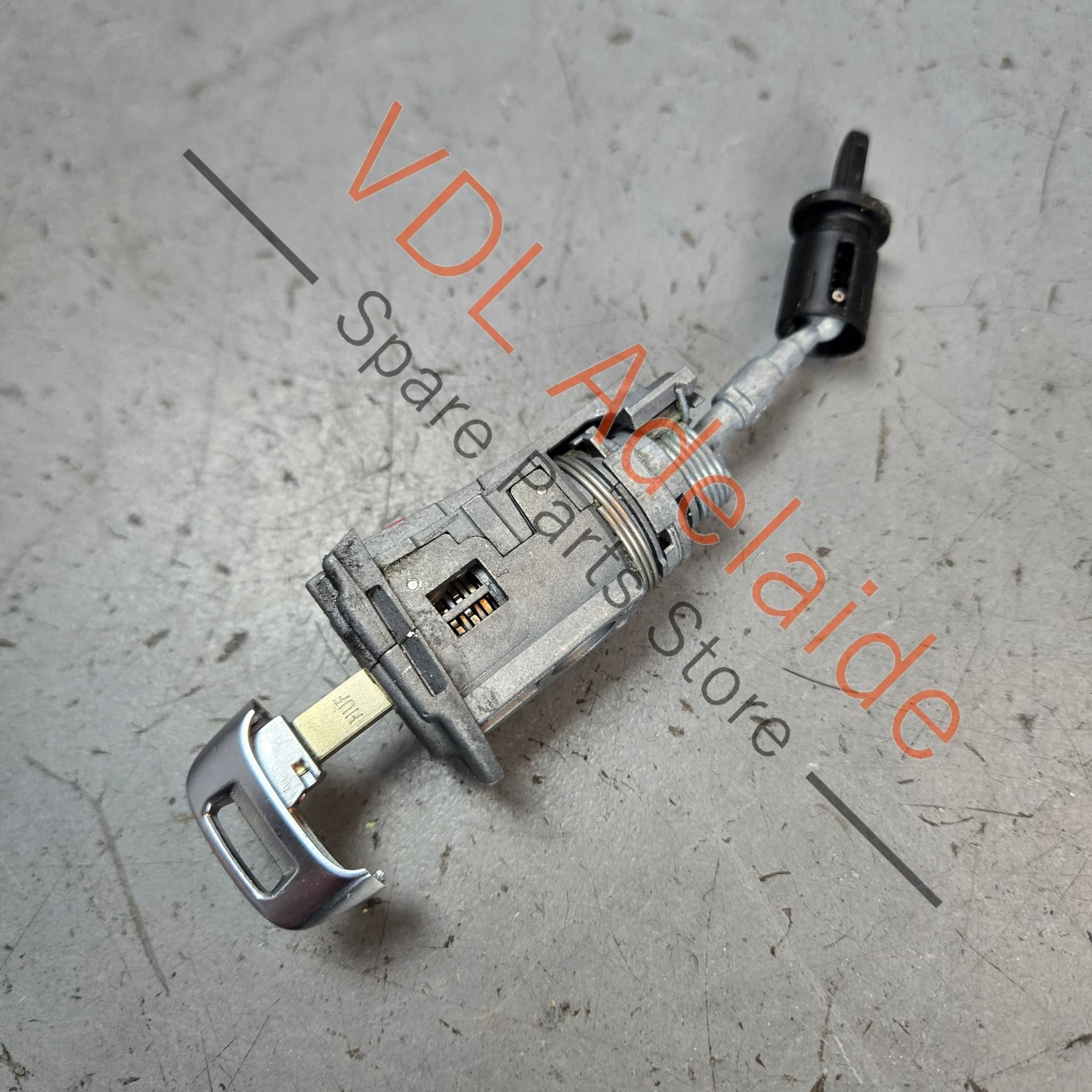 107837168FH    Audi Drivers Door Lock Barrel and matching blade key 107837168FH
