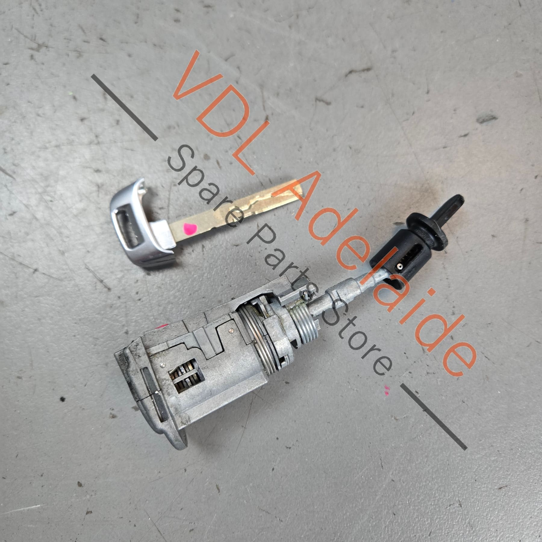 107837168FH    Audi Drivers Door Lock Barrel and matching blade key 107837168FH