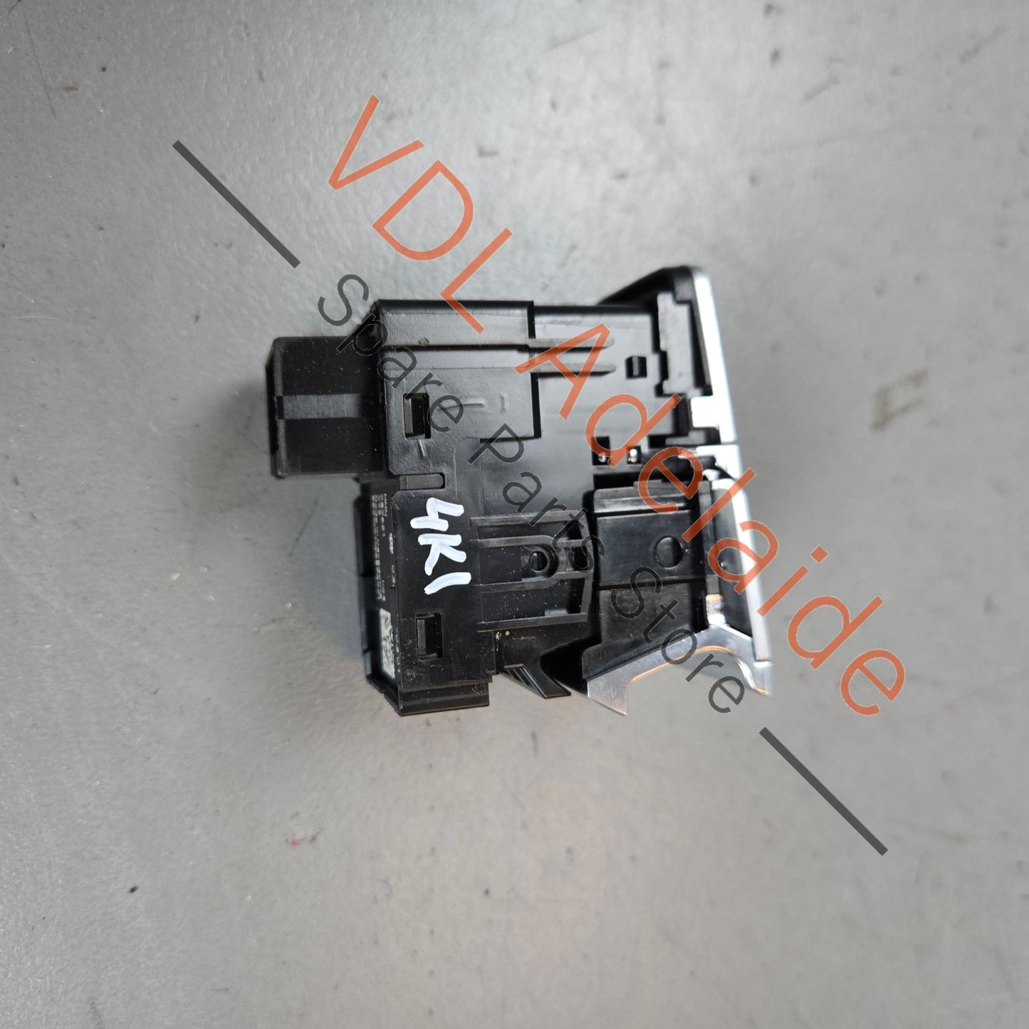 4K0927225B    Audi A6 RS6 A7 RS7 Electronic Park Brake Switch 4K0927225B 3Q7