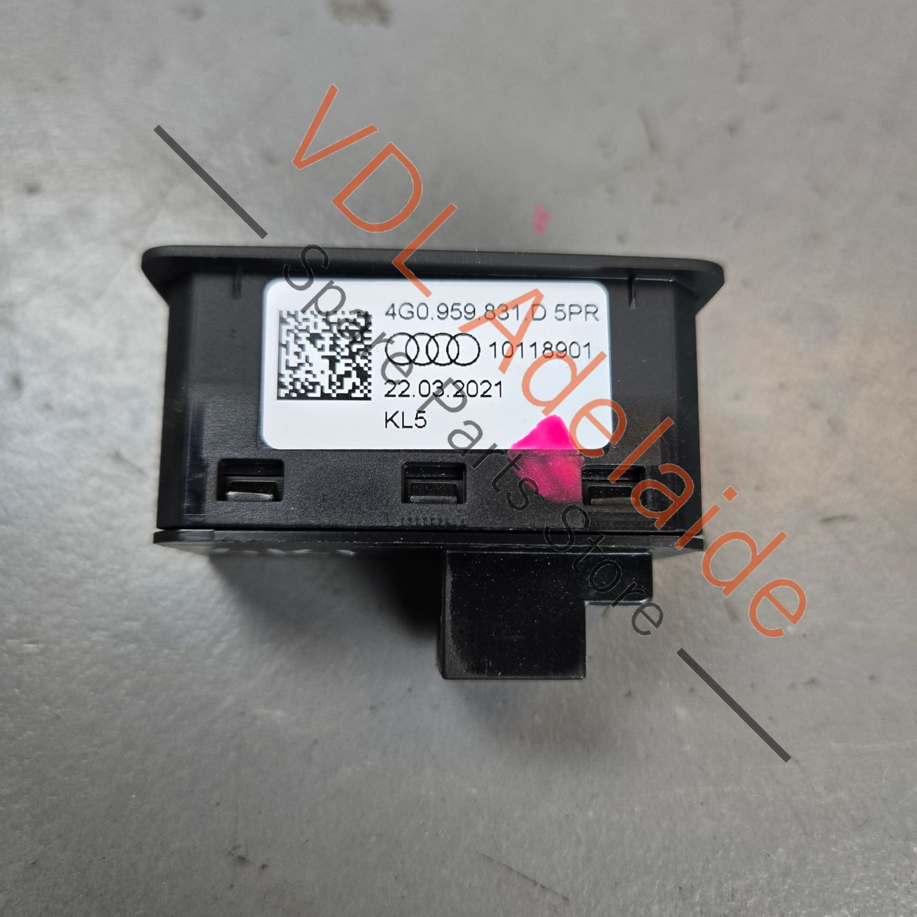 4G0959831D    Audi A6 A7 Electric Rear Hatch Tailgate Boot Close Button 4G0959831D