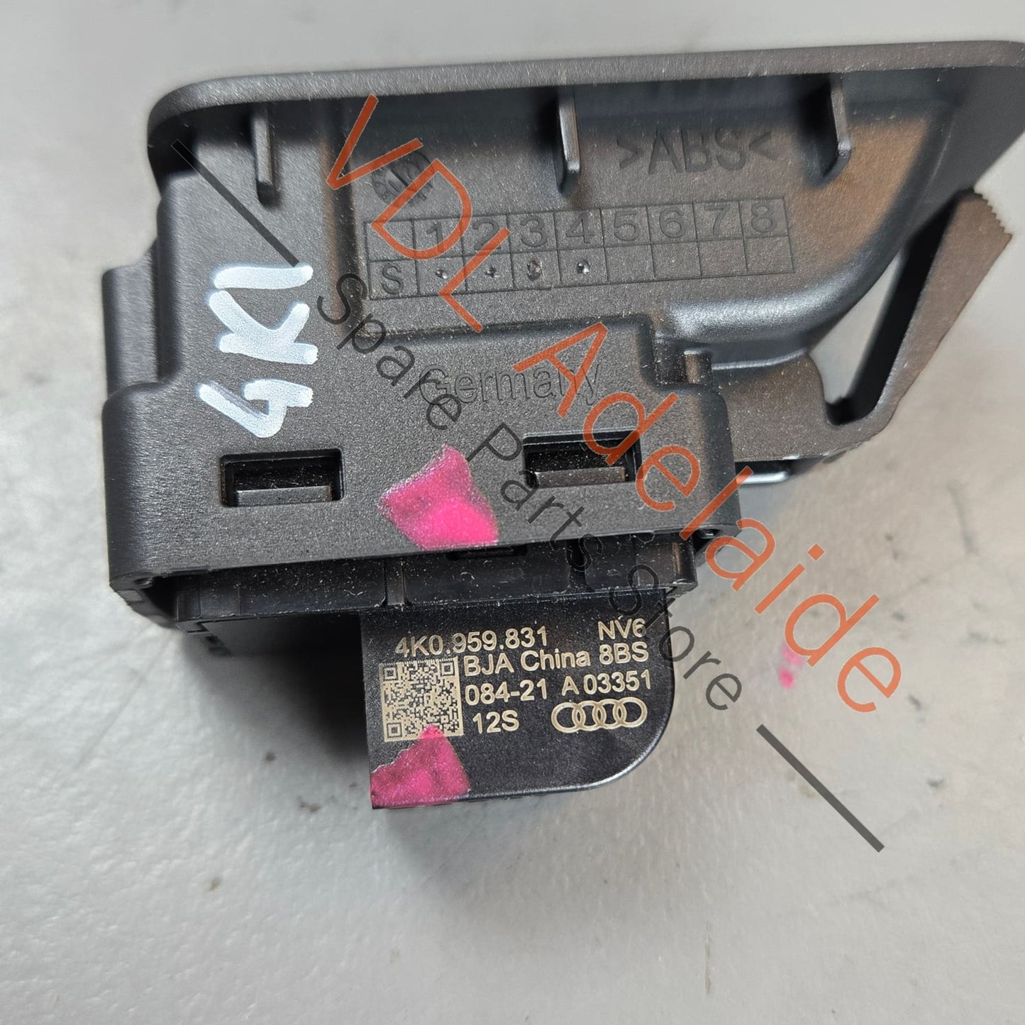 4K0959831    Audi A6 A7 Electric Rear Hatch Tailgate Boot Open Close Button 4G0959831