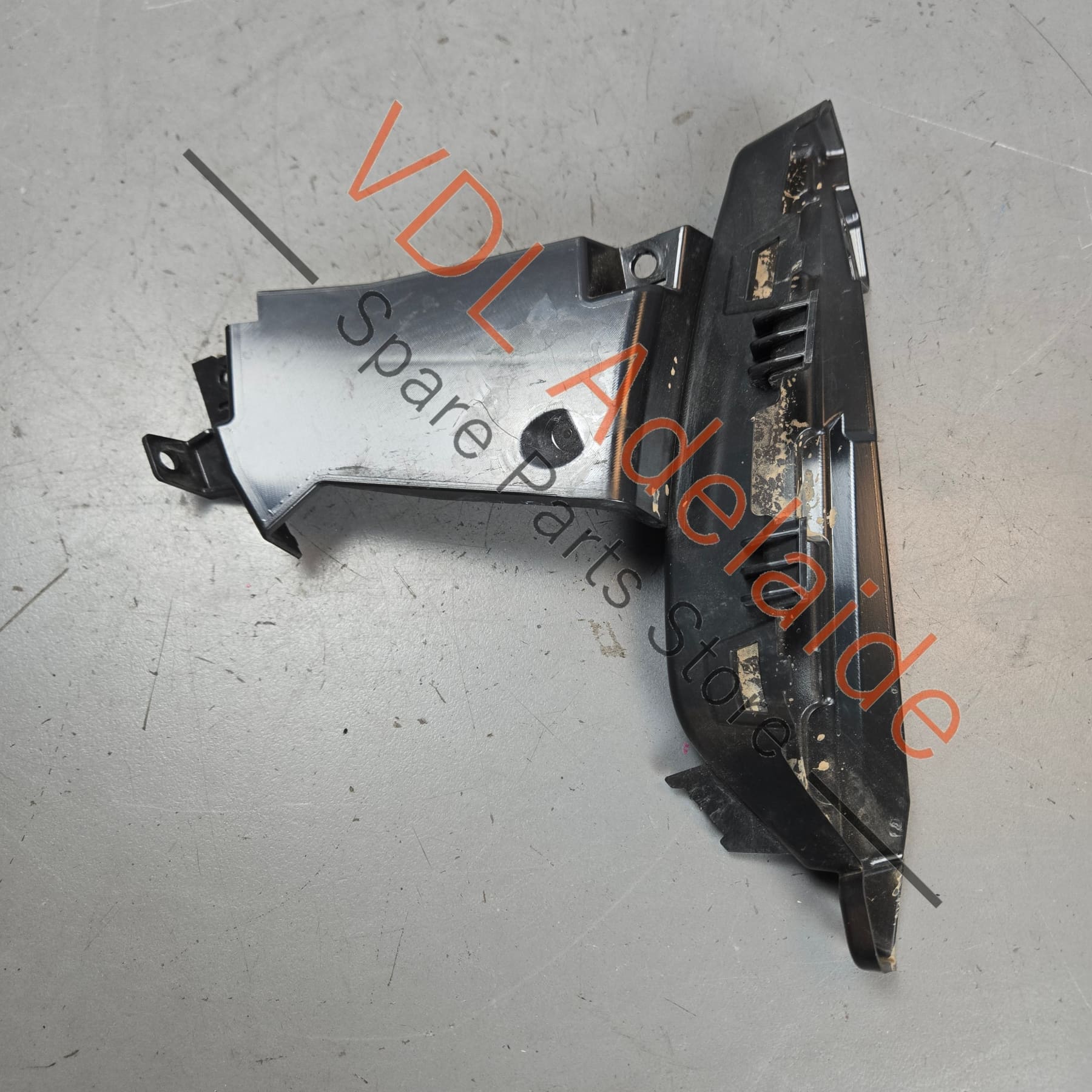 4K8121464A    Audi RS7 Front Bumper Guide Bracket Right 4K8121464A