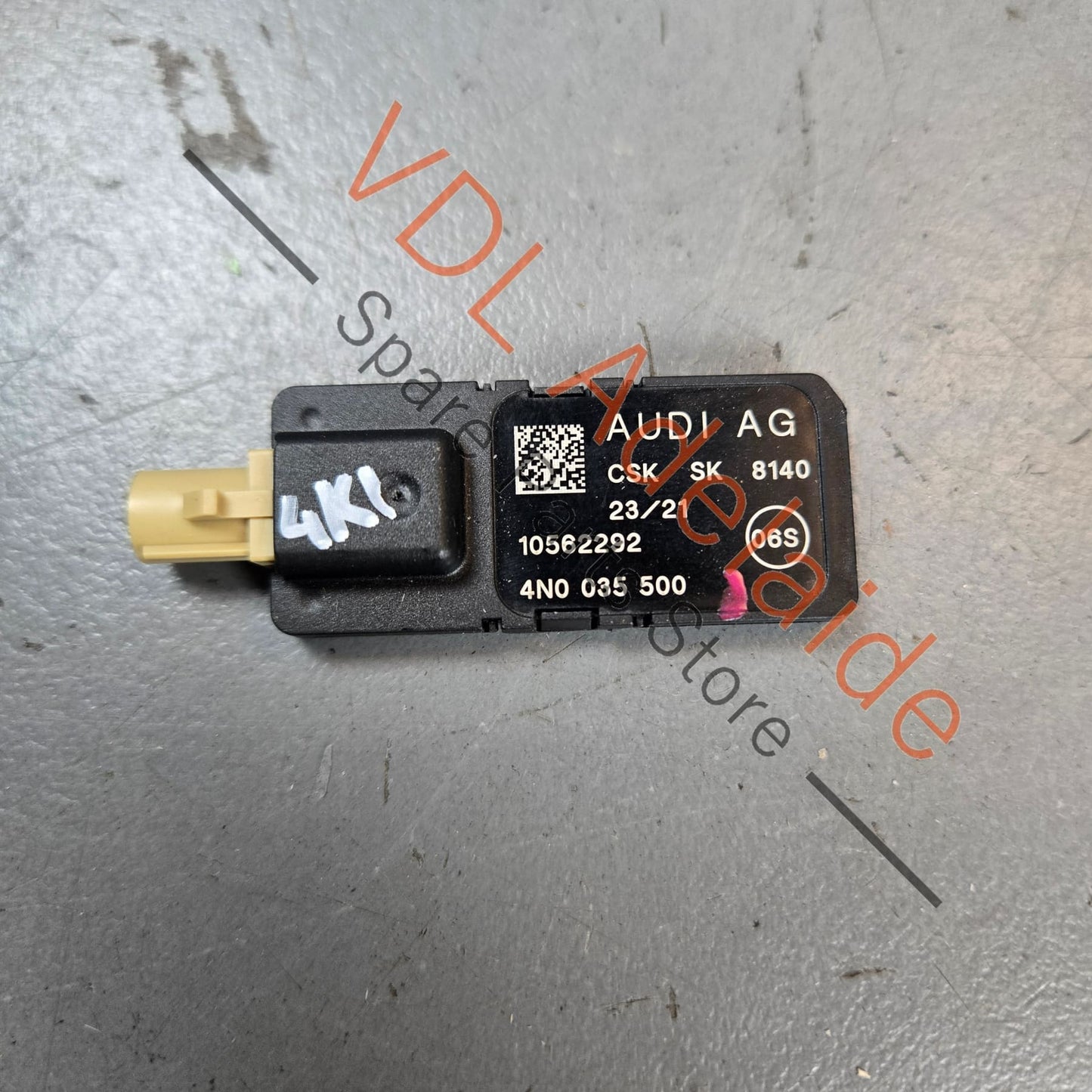 4N0035500    VW Audi W-LAN Antenna Module 4N0035500