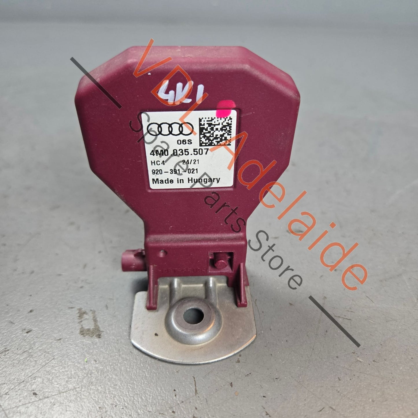 4M0035507    Audi Porsche VW Telephone Antenna 4M0035507