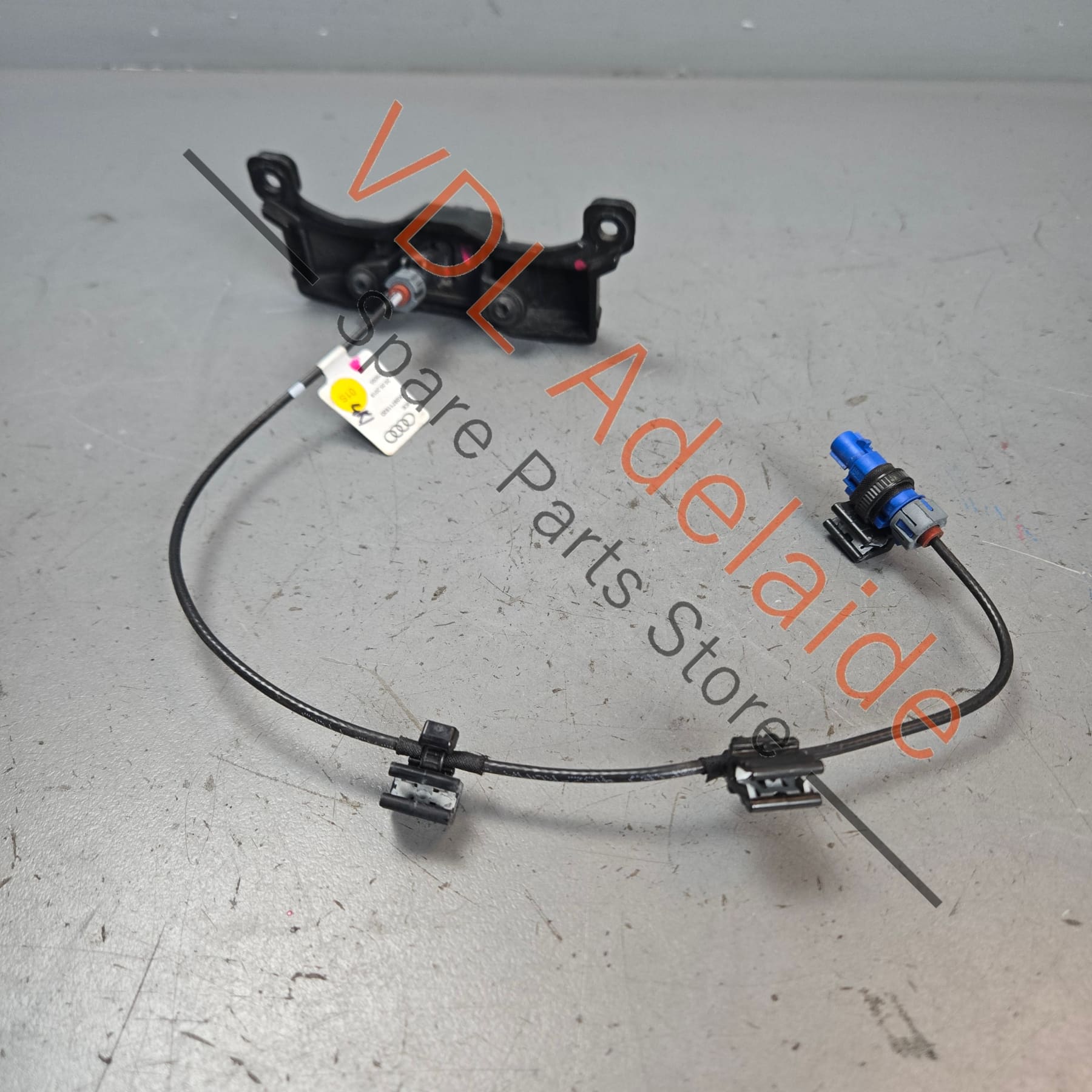 4N0980546 4K0971192D   Audi RS7 Front Parking Camera with mounting bracket & adapter wire 4N0980546 4K0971192D