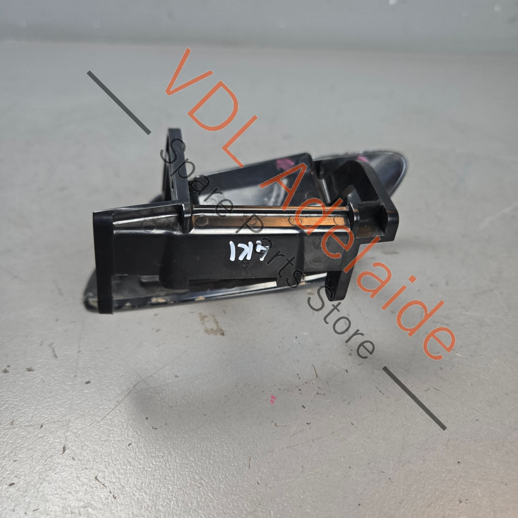 4K8955276BGRU    Audi RS7 Front Bumper Right side Headlight Washer Cover Cap Flap 4K8955276B GRU Mythos Black 0E0E 0E / Y9T