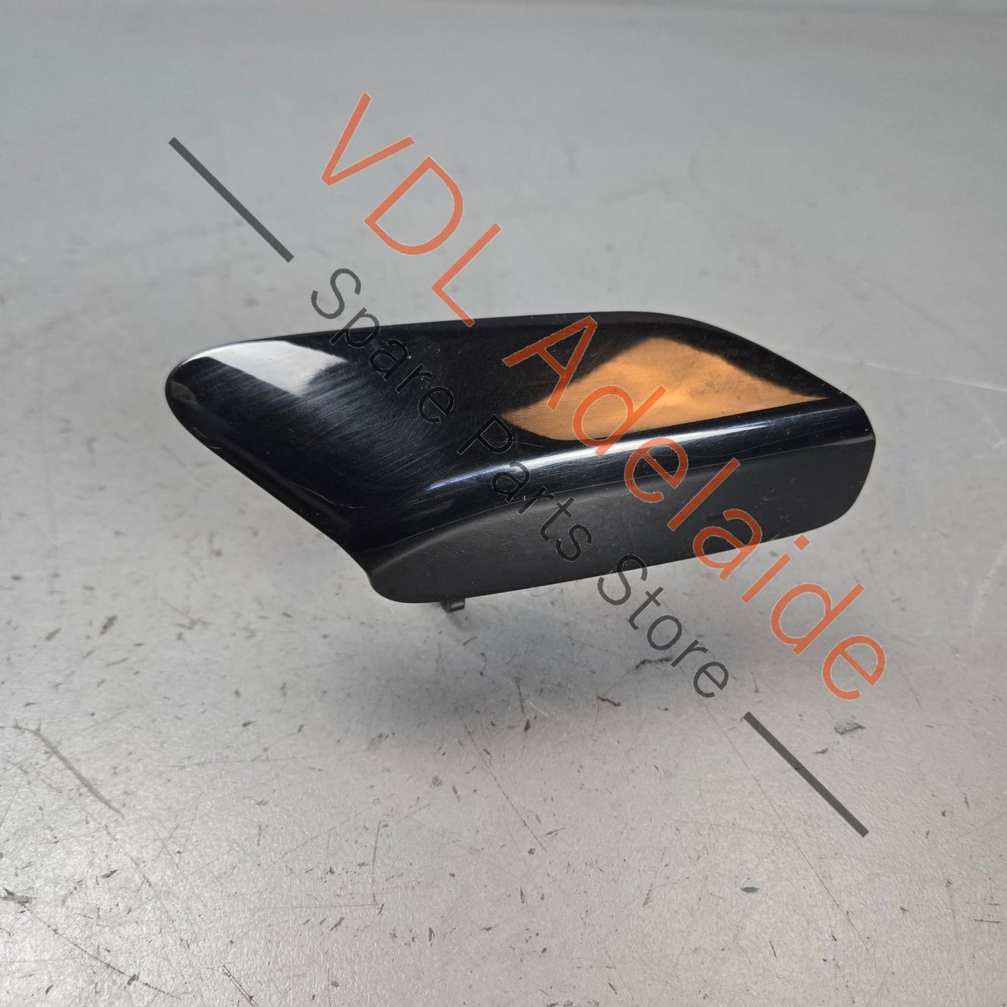 4K8955276BGRU    Audi RS7 Front Bumper Right side Headlight Washer Cover Cap Flap 4K8955276B GRU Mythos Black 0E0E 0E / Y9T