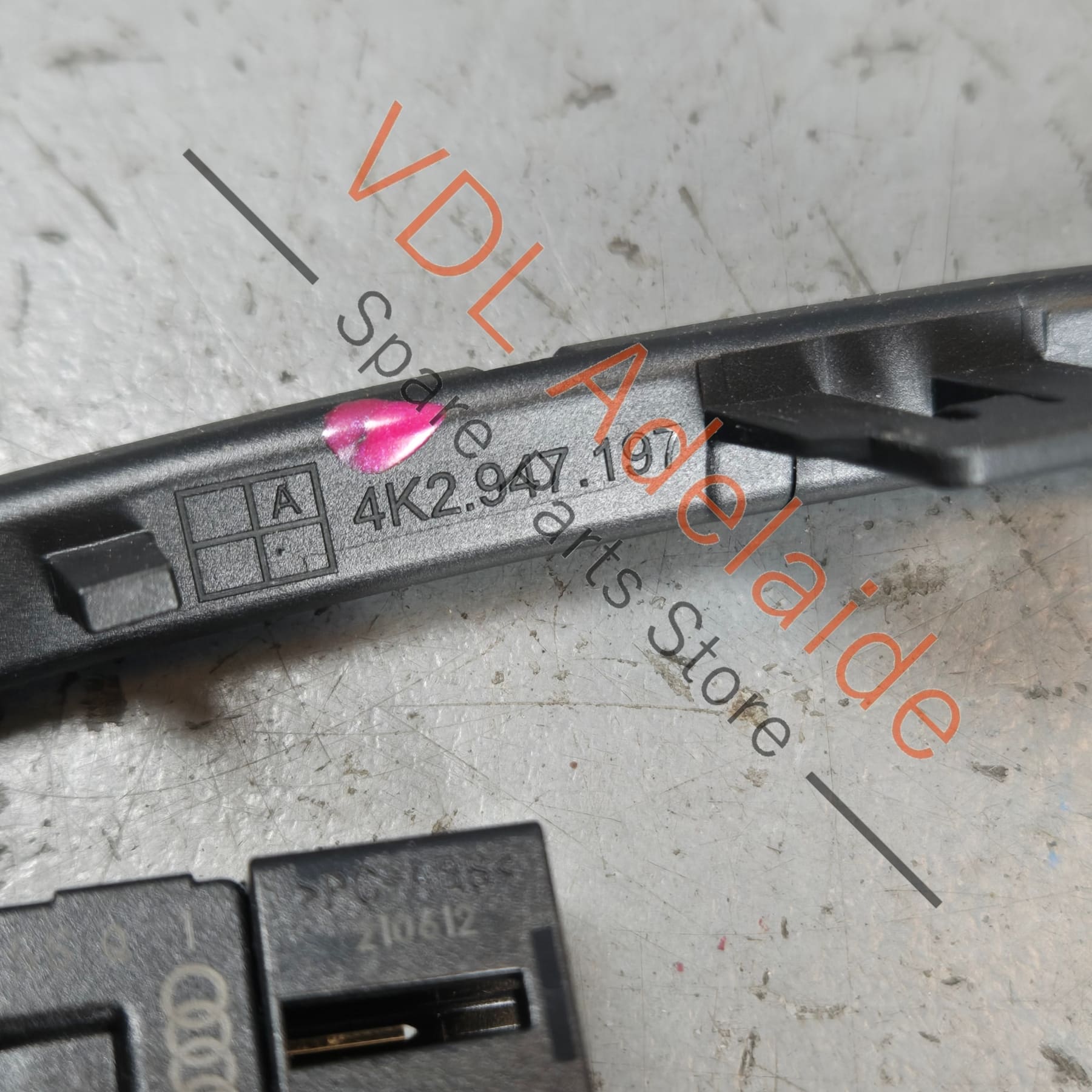 4K2947197A    Audi RS7 Fibre Optic Conductor for Right drivers side dashboard for RHD 4K2947197A