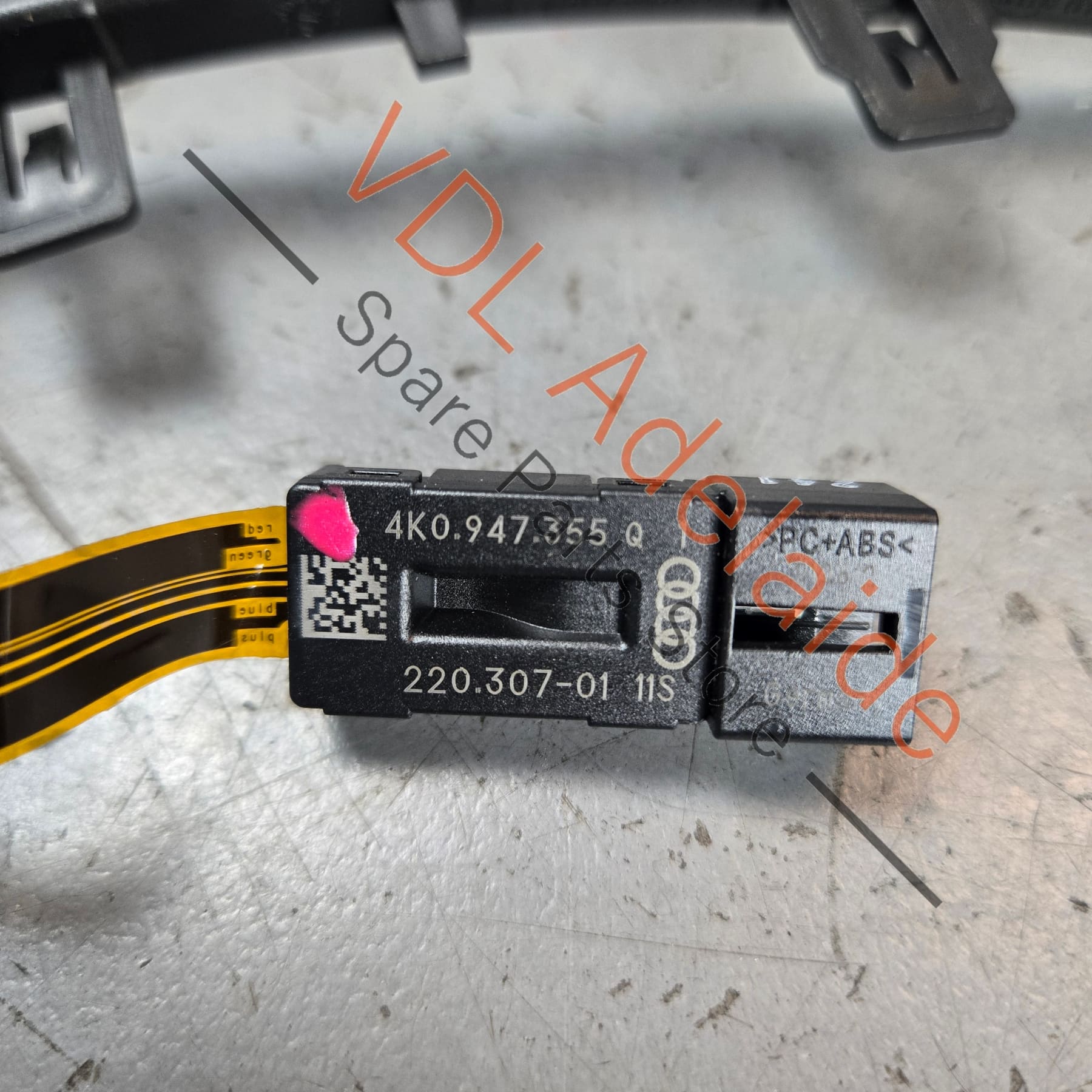 4K2947197A    Audi RS7 Fibre Optic Conductor for Right drivers side dashboard for RHD 4K2947197A