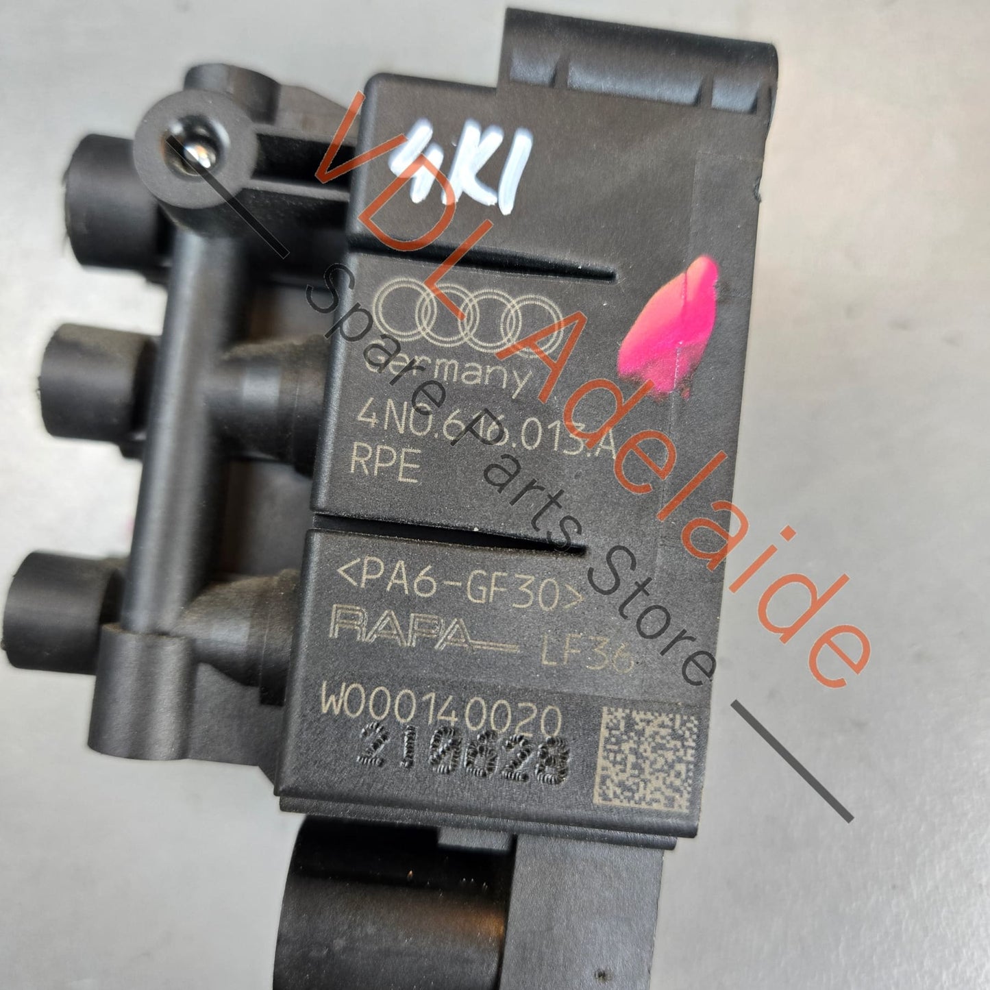 4N0616013A    Audi Air Suspension Valve Block Unit Module 4N0616013A