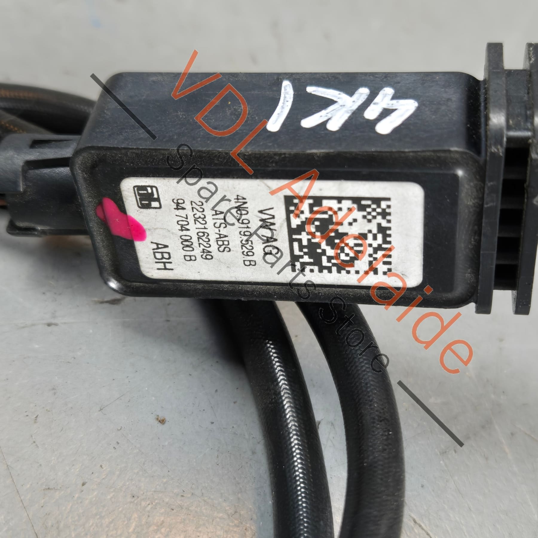 4N0919529B    Audi VW Exhaust Temperature Sensor 4N0919529B