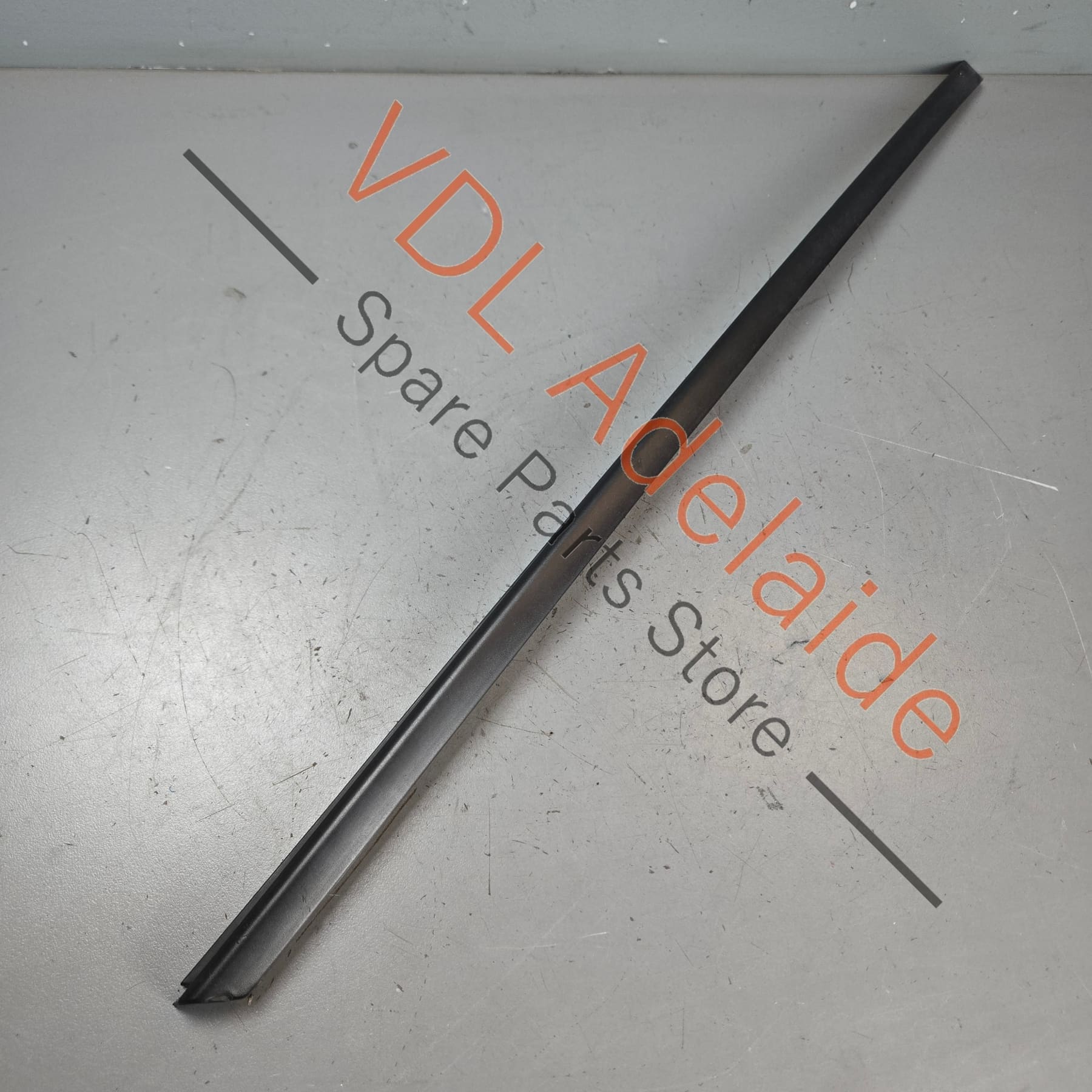 4K8854327    Audi A7 S7 RS7 Front Windscreen Left Water Deflector Strip Rubber Seal 4K8854327