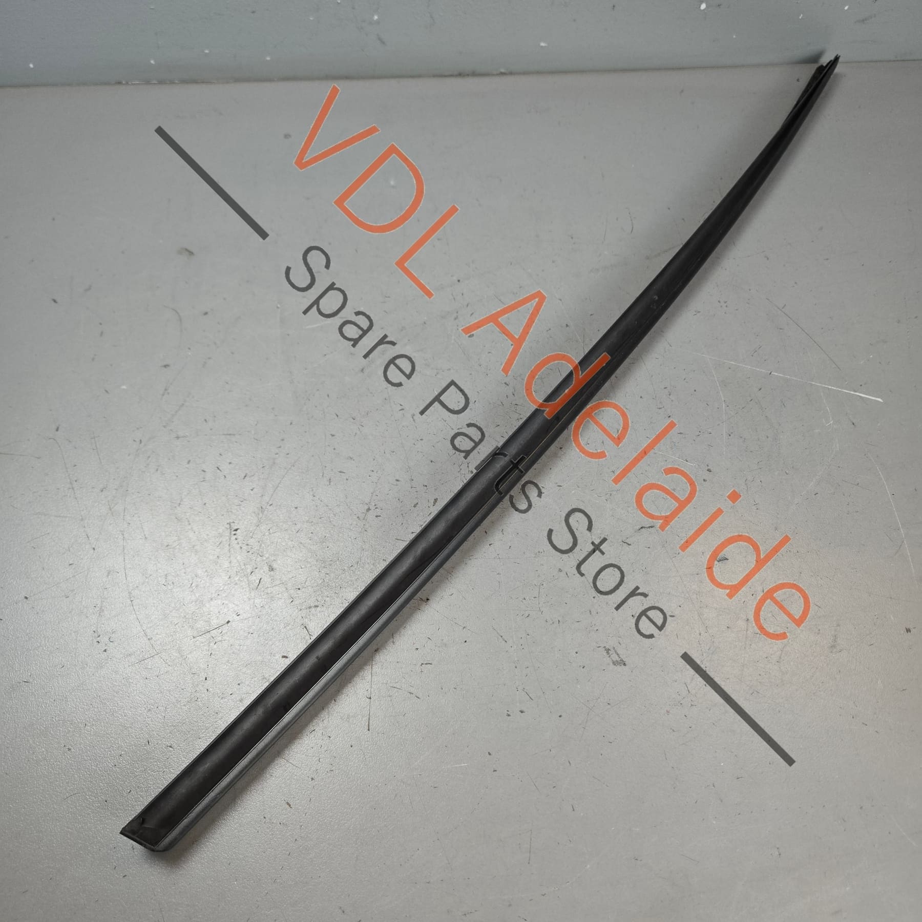 4K8854327    Audi A7 S7 RS7 Front Windscreen Left Water Deflector Strip Rubber Seal 4K8854327