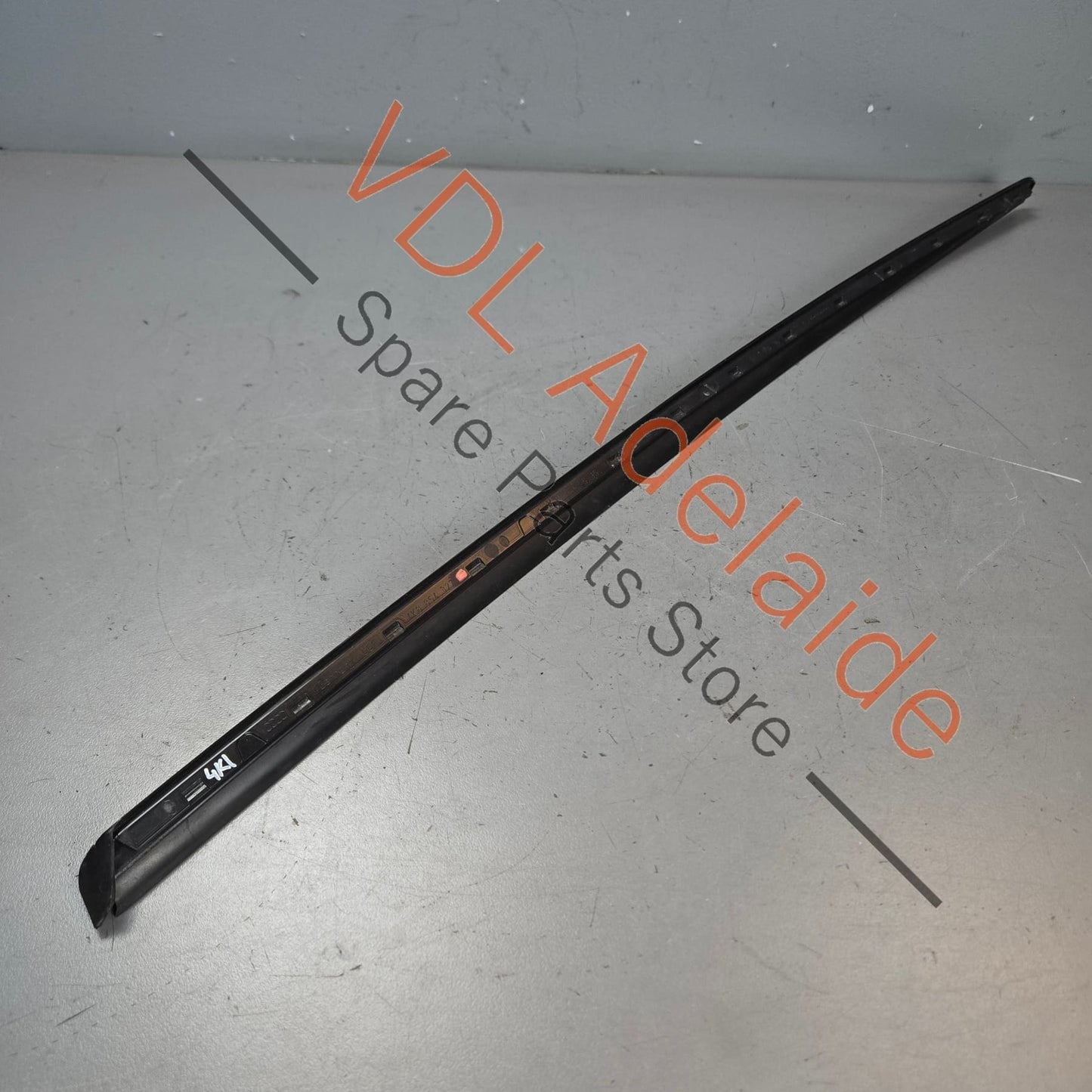 4K8854327    Audi A7 S7 RS7 Front Windscreen Left Water Deflector Strip Rubber Seal 4K8854327