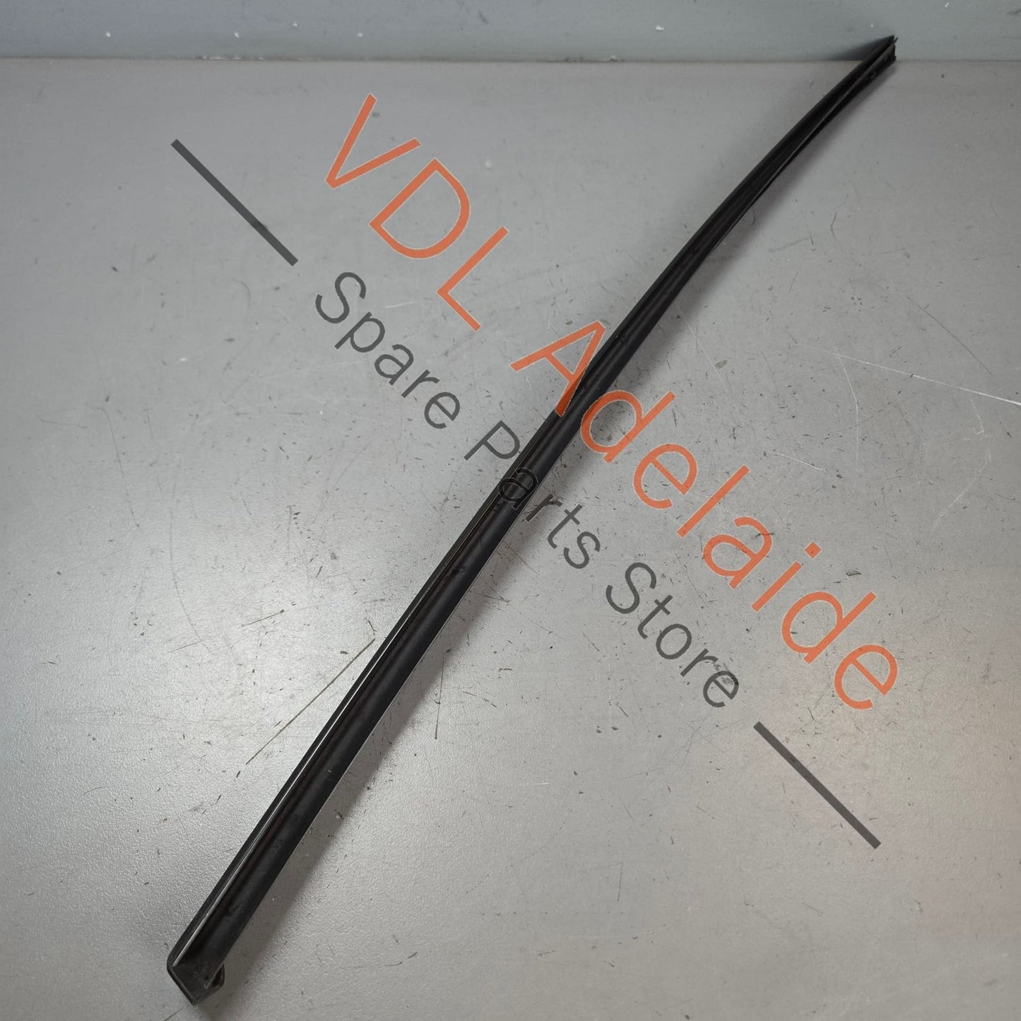 4K8854328    Audi A7 S7 RS7 Front Windscreen Right Water Deflector Strip Rubber Seal 4K8854328