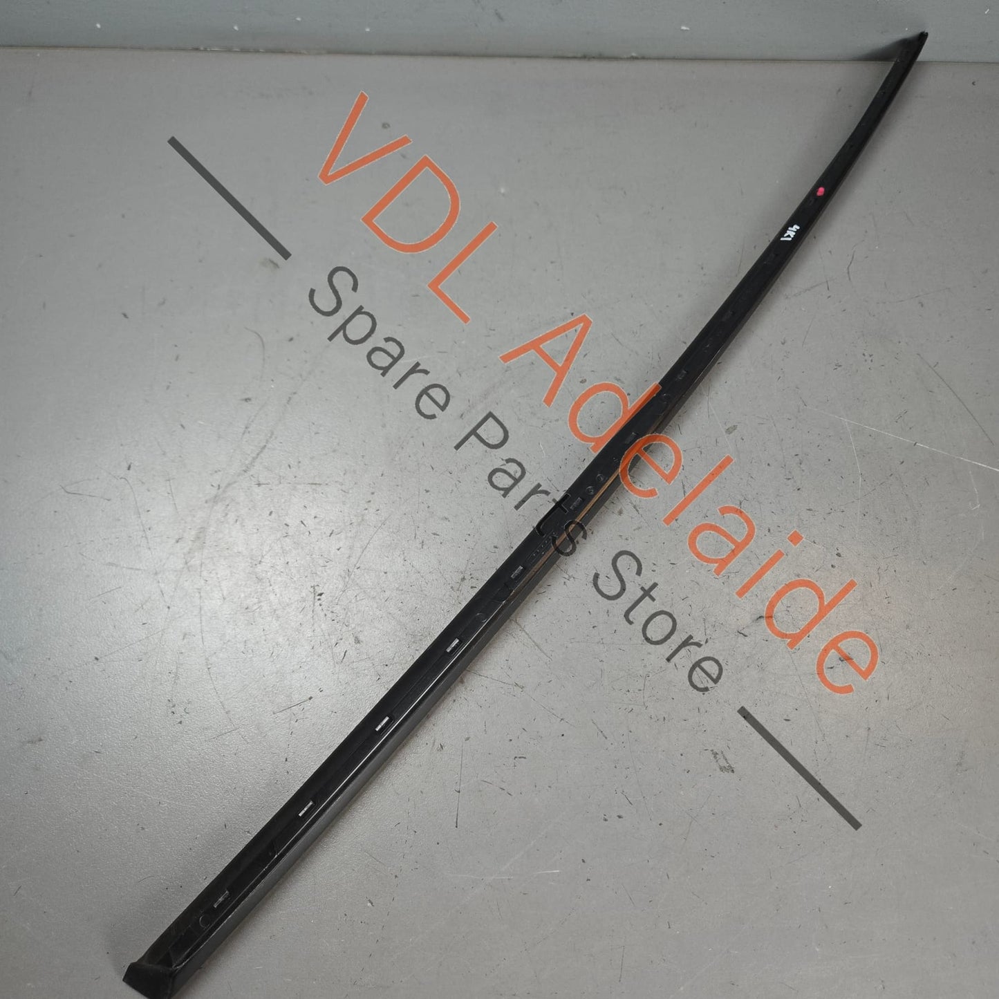 4K8854328    Audi A7 S7 RS7 Front Windscreen Right Water Deflector Strip Rubber Seal 4K8854328