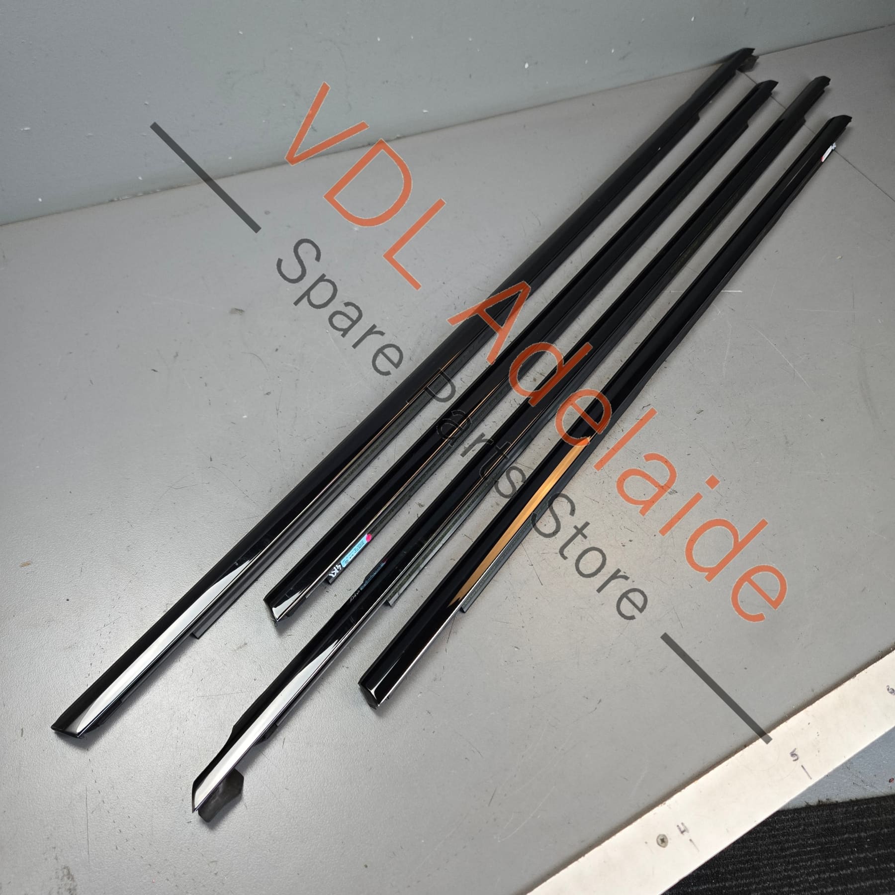 4K8837475AT94 4K8837476AT94 4K8839475AT94 4K8839476AT94 Audi RS7 Door Window Slot Aperture Seal Set of 4 Front & Rear Gloss Black 4K8837475A T94