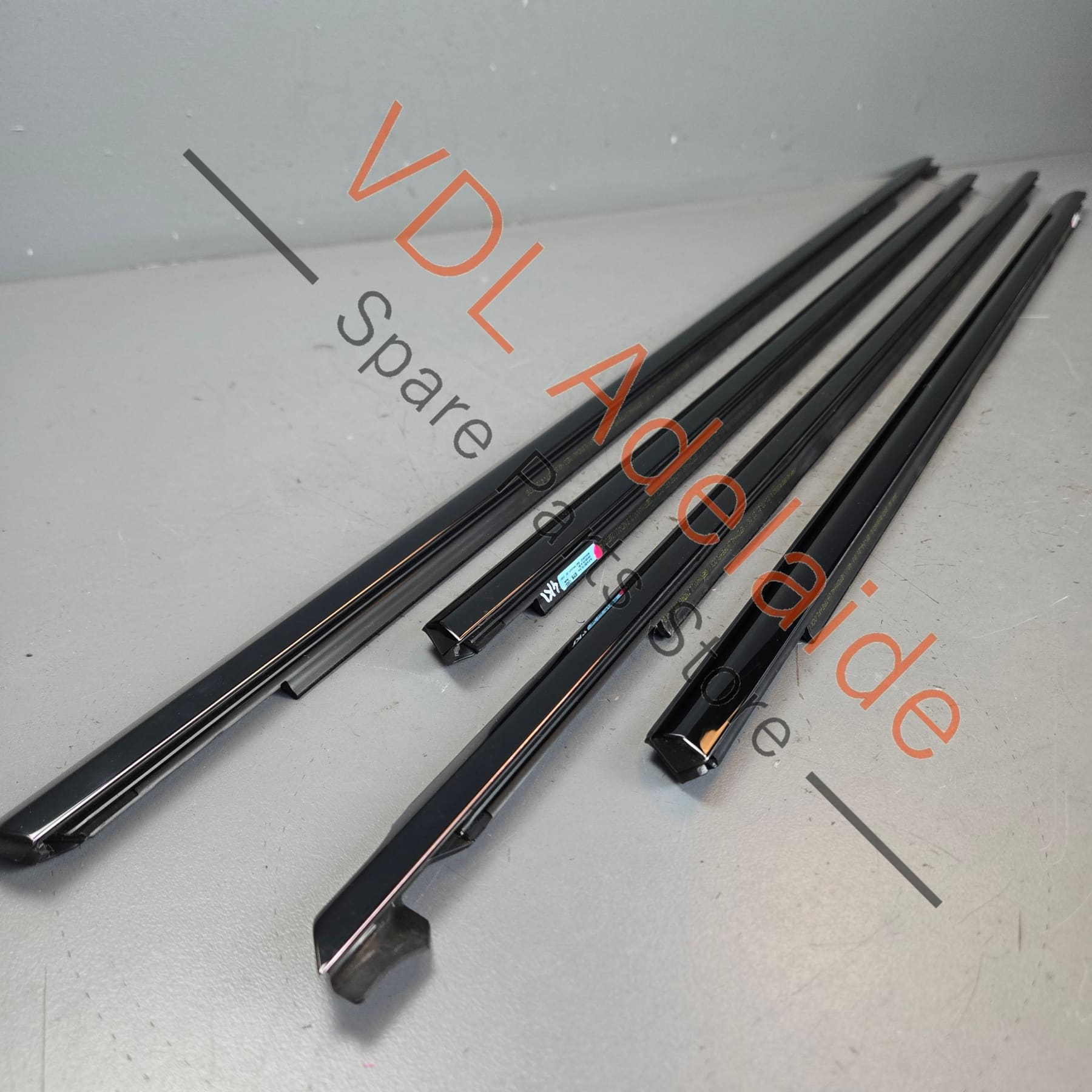 4K8837475AT94 4K8837476AT94 4K8839475AT94 4K8839476AT94 Audi RS7 Door Window Slot Aperture Seal Set of 4 Front & Rear Gloss Black 4K8837475A T94
