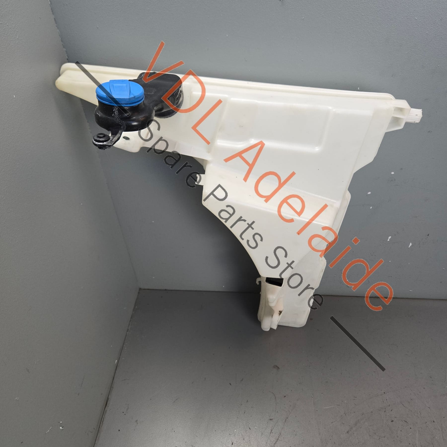 4K0955453F 4K8955463   Audi A6 A7 S7 RS7 Windscreen Wash Water Reservoir Assembly 4K0955453F 4K8955463