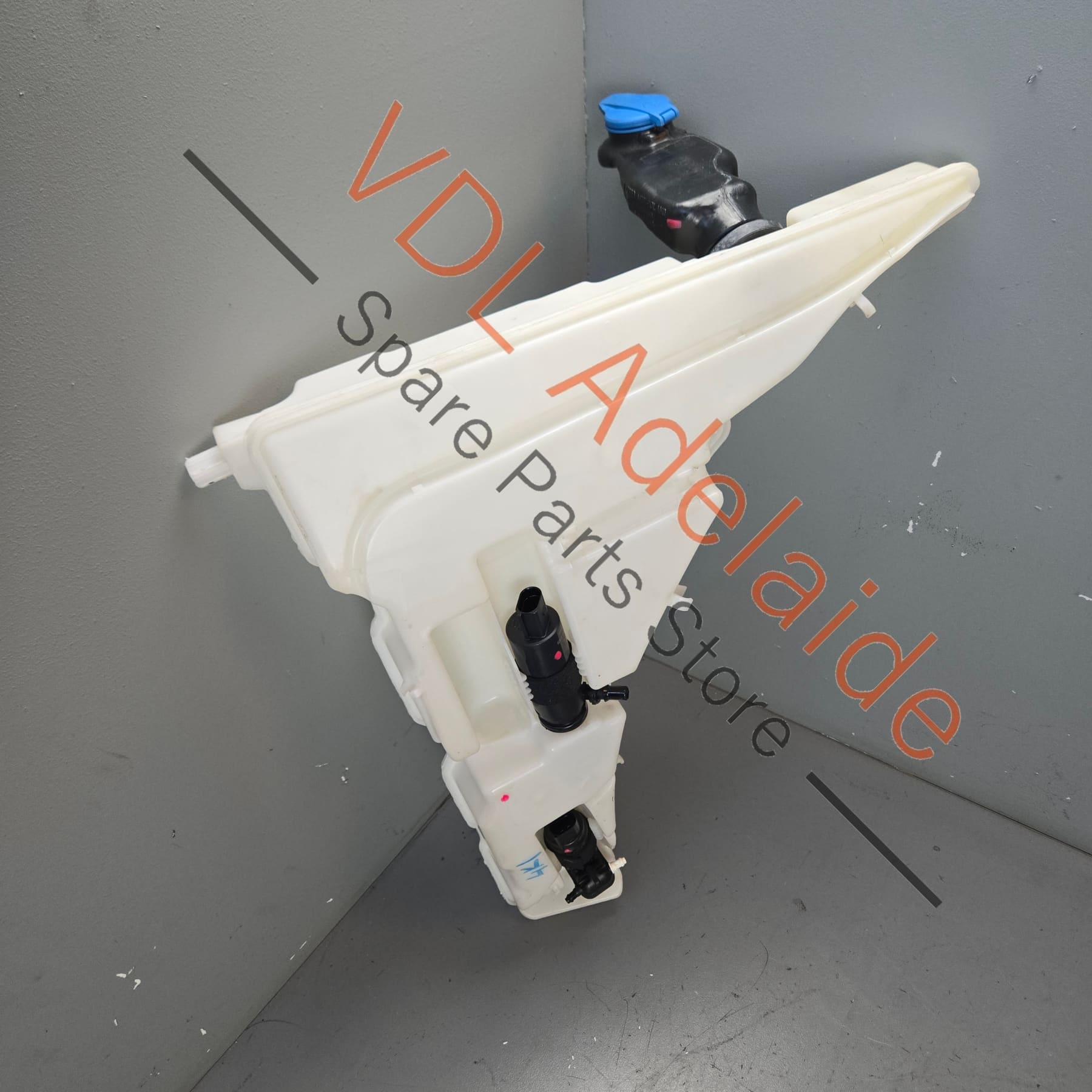 4K0955453F 4K8955463   Audi A6 A7 S7 RS7 Windscreen Wash Water Reservoir Assembly 4K0955453F 4K8955463