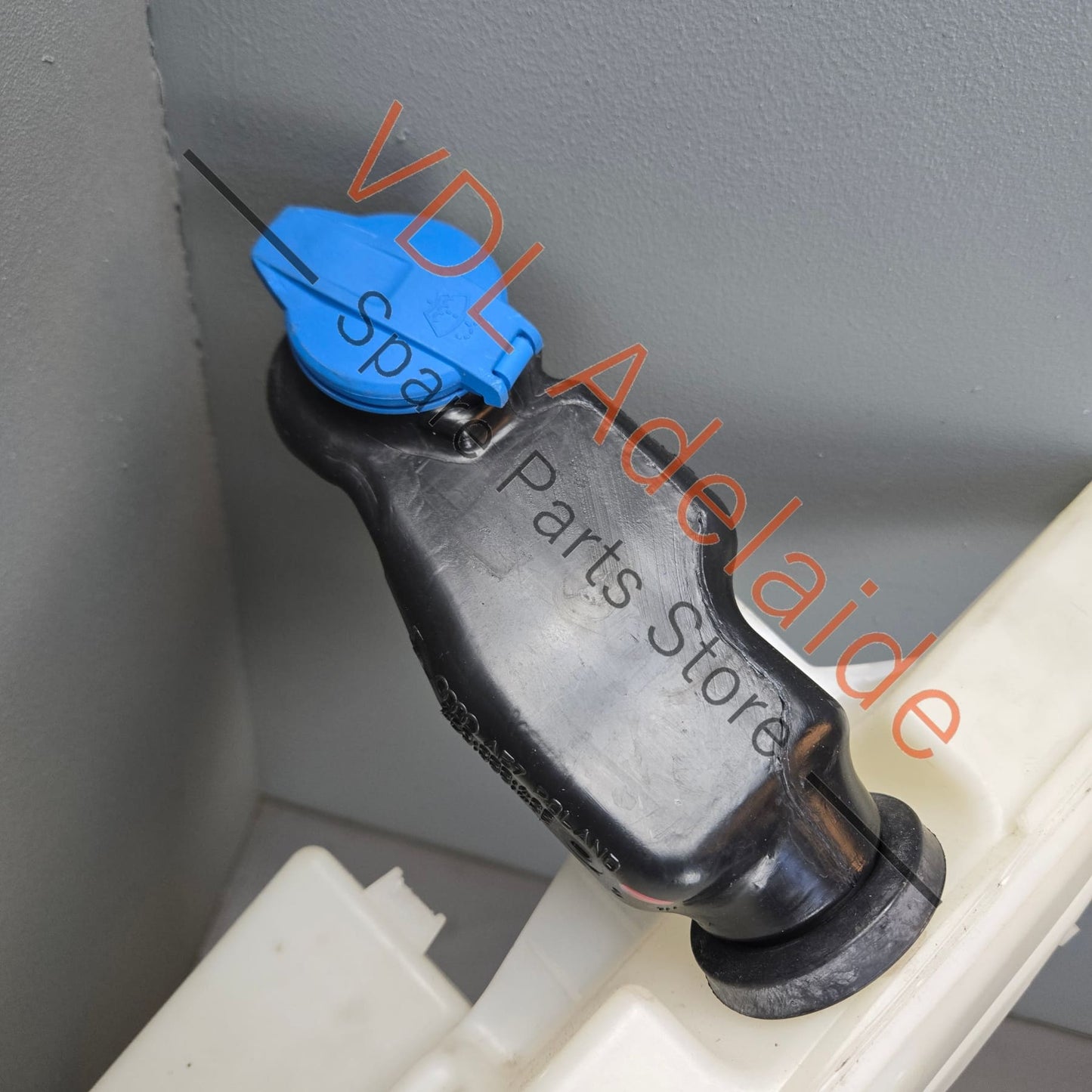 4K0955453F 4K8955463   Audi A6 A7 S7 RS7 Windscreen Wash Water Reservoir Assembly 4K0955453F 4K8955463