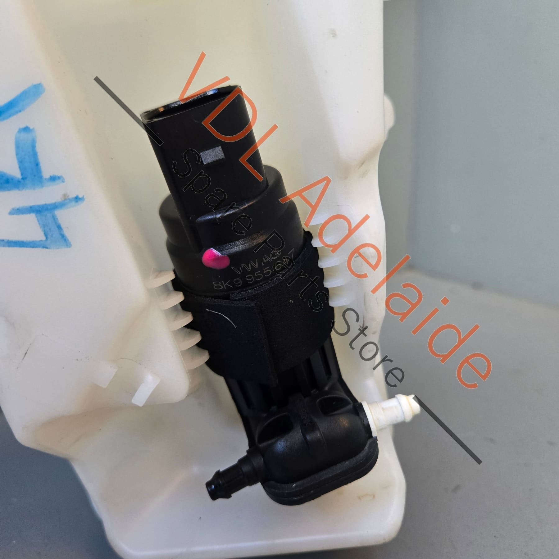 4K0955453F 4K8955463   Audi A6 A7 S7 RS7 Windscreen Wash Water Reservoir Assembly 4K0955453F 4K8955463