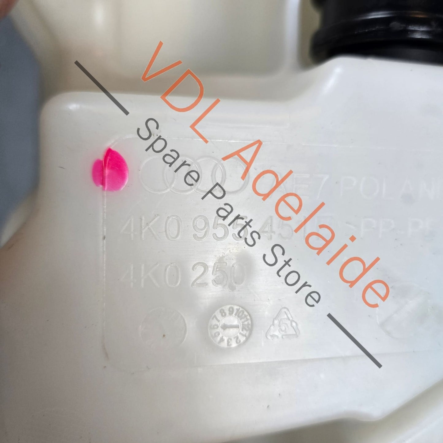4K0955453F 4K8955463   Audi A6 A7 S7 RS7 Windscreen Wash Water Reservoir Assembly 4K0955453F 4K8955463