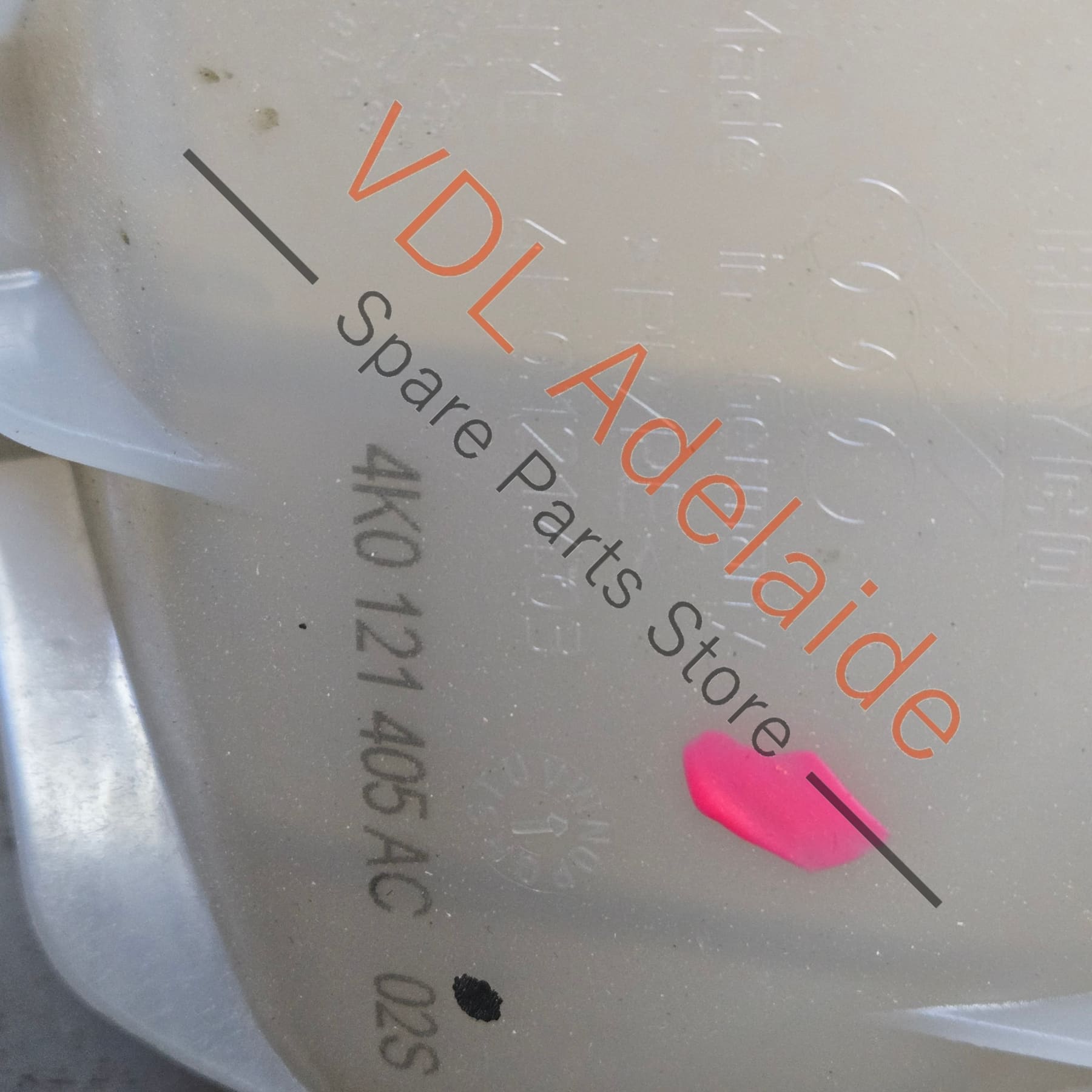 
4K0121405AC    Audi A6 A7 RS6 RS7 Coolant Reservoir Tank Bottle 4K0121405AC