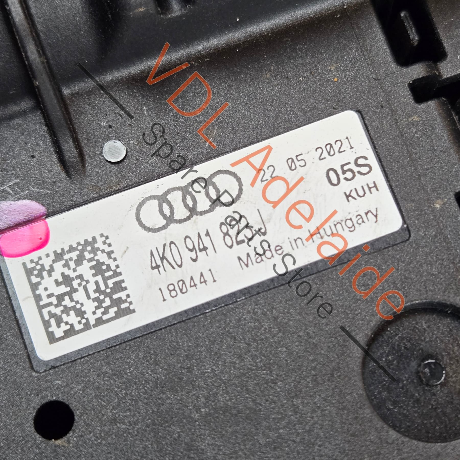 4K0941823J    Audi 4K0941823J Junction box - Battery Connection Potential distributor