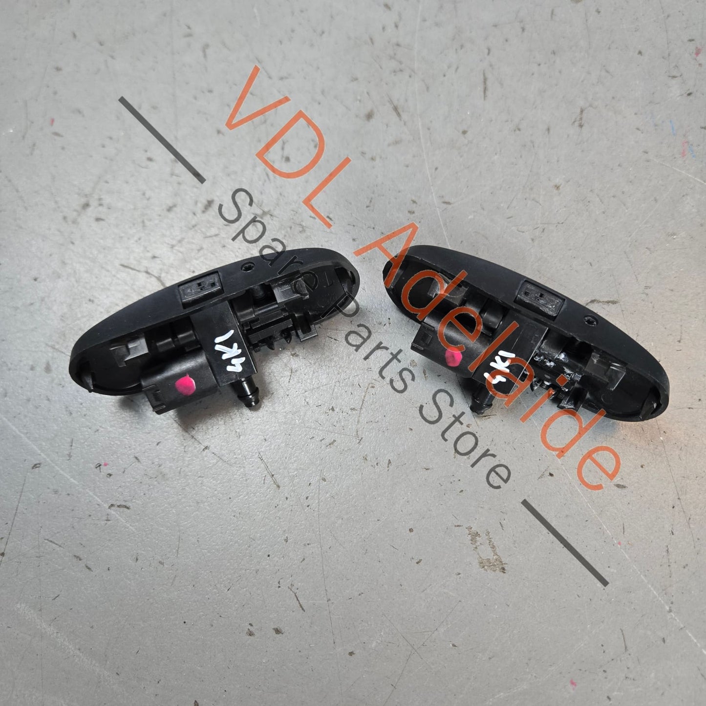 4K8955987C 4K8955988C   Audi A7 Windscreen Washer Nozzle Jet Pair Left & Right 4K8955987C 4K8955988C