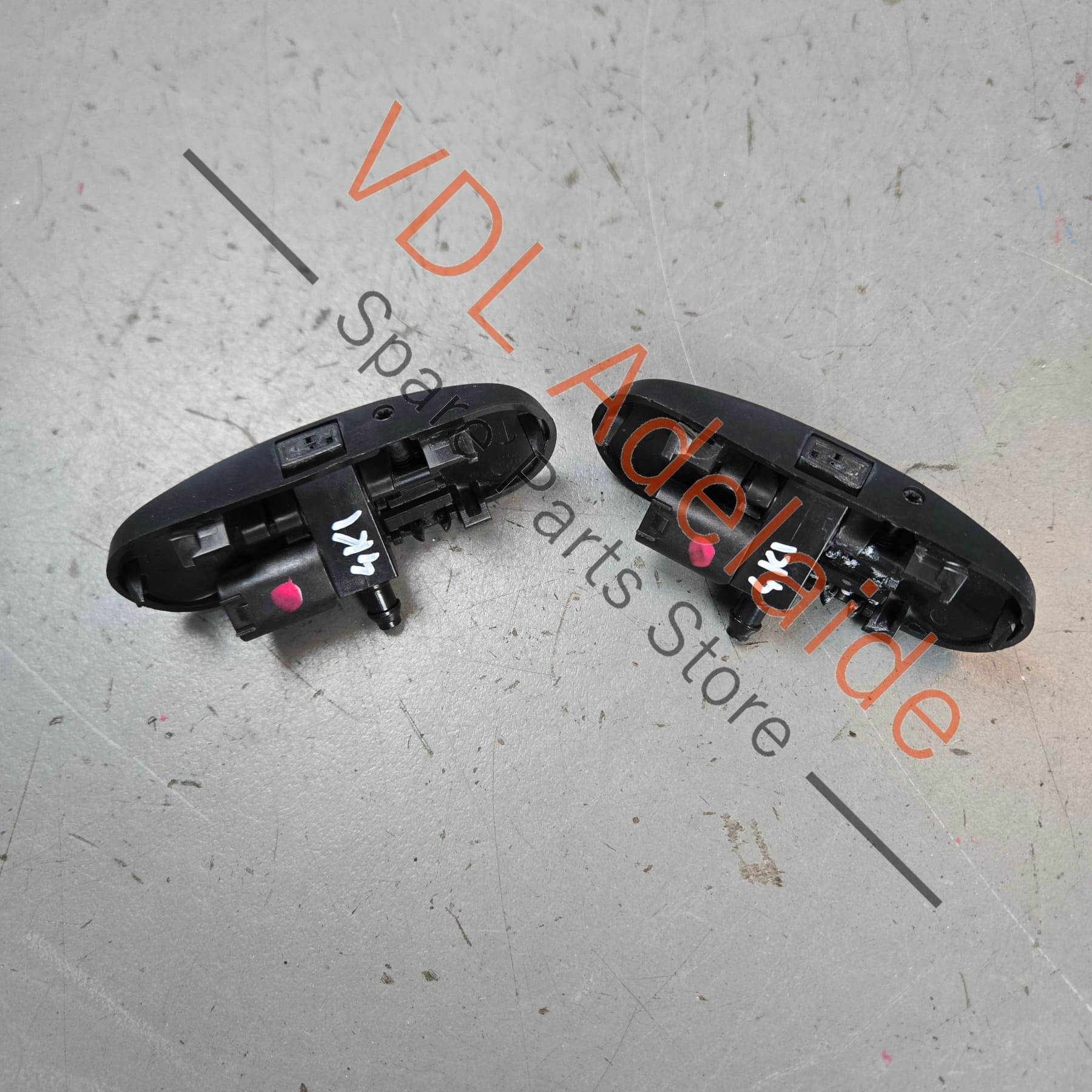 4K8955987C 4K8955988C   Audi A7 Windscreen Washer Nozzle Jet Pair Left & Right 4K8955987C 4K8955988C