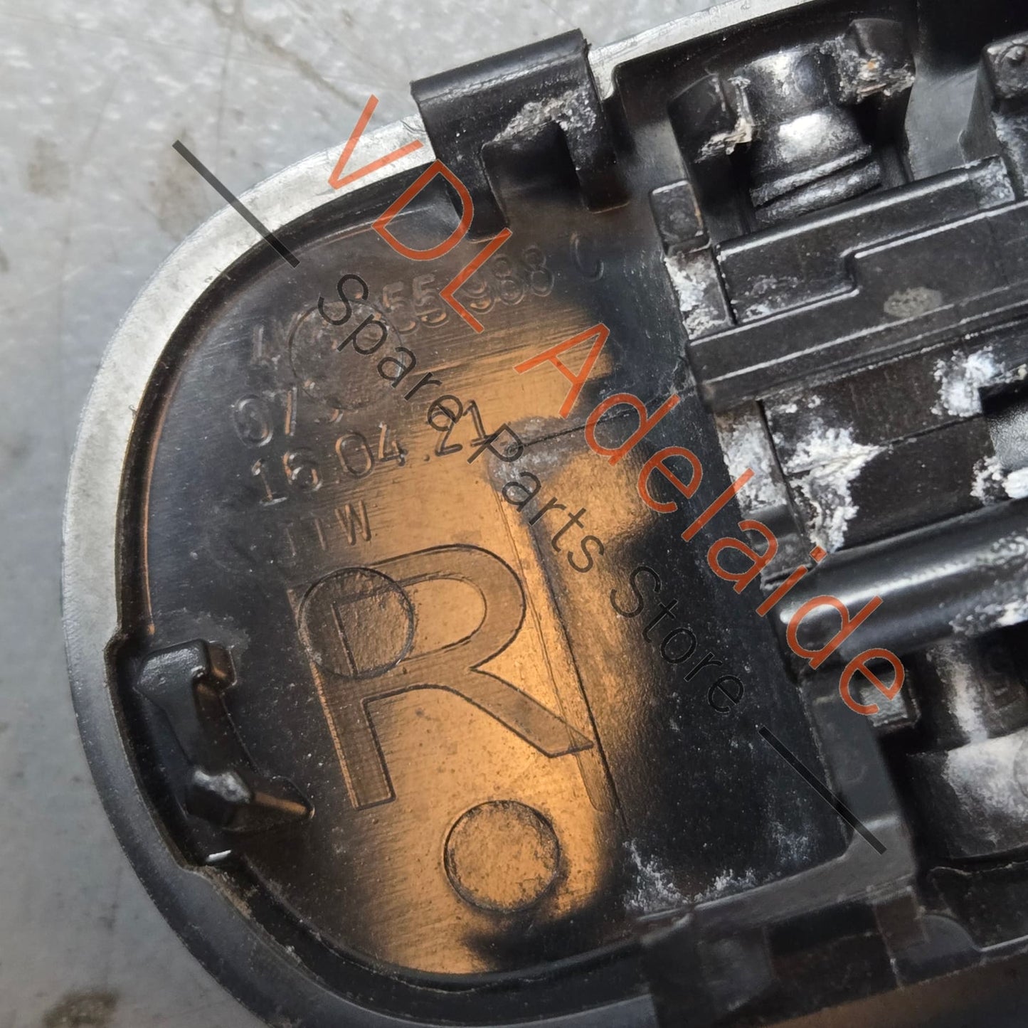 4K8955987C 4K8955988C   Audi A7 Windscreen Washer Nozzle Jet Pair Left & Right 4K8955987C 4K8955988C