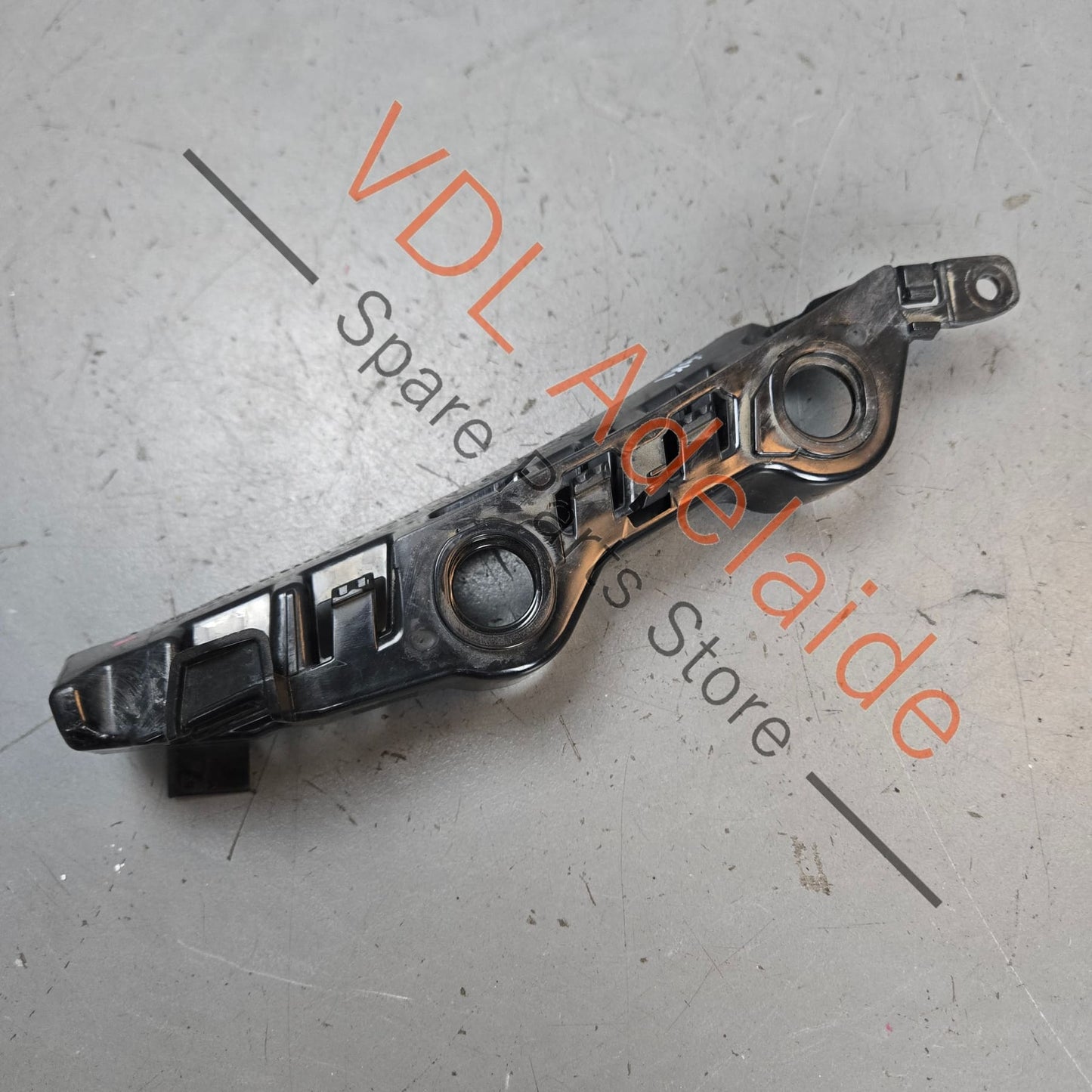 4K8807284A    Audi RS7 Front Right Fender Bumper Bracket Guide 4K8807284A