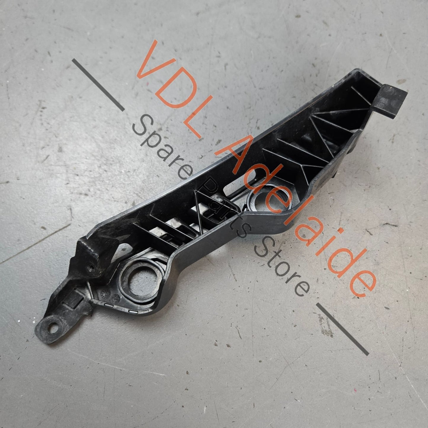 4K8807284A    Audi RS7 Front Right Fender Bumper Bracket Guide 4K8807284A
