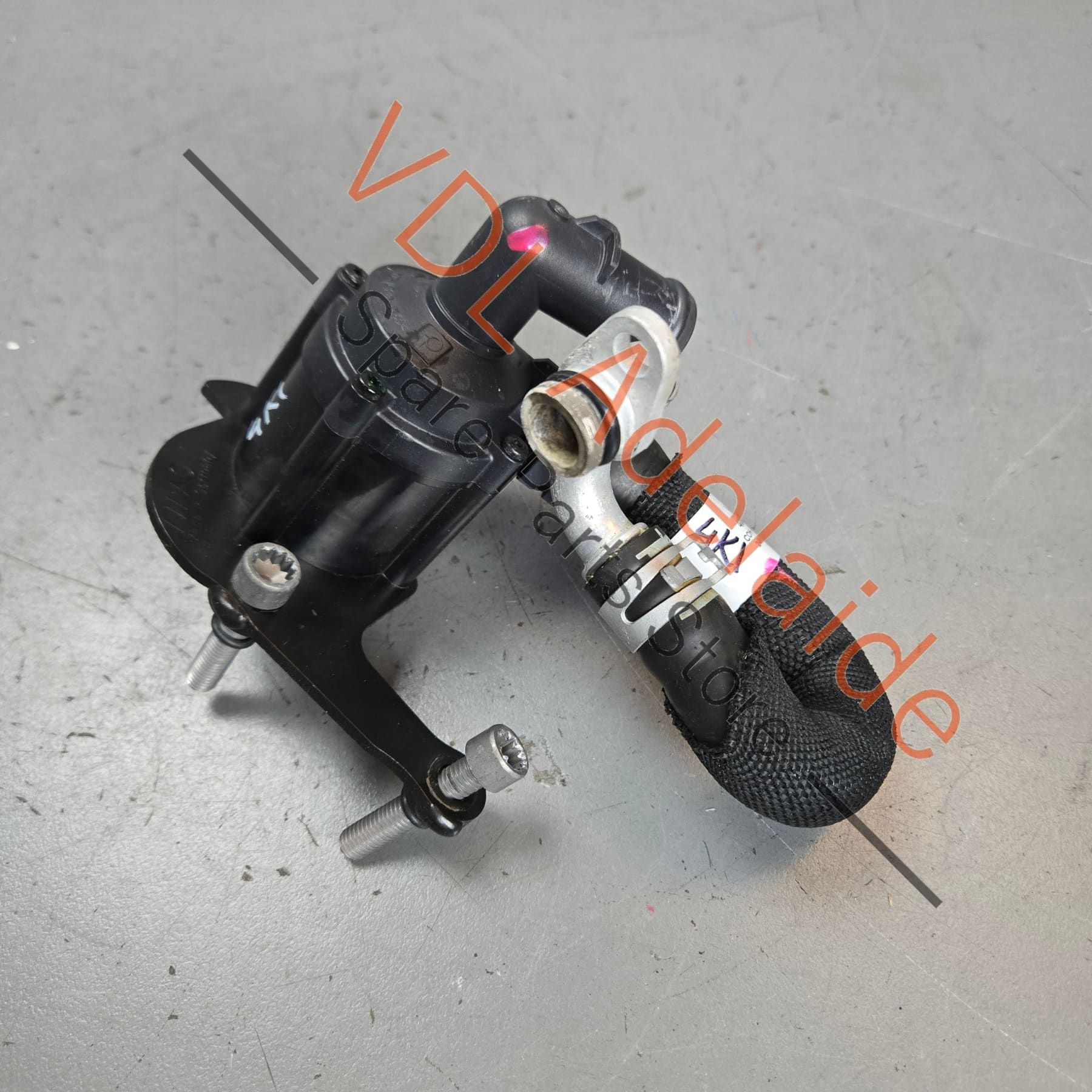 07K965561B 4M8121662   Genuine Audi RS6 RS7 RS3 Additional Coolant Pump 07K965561B