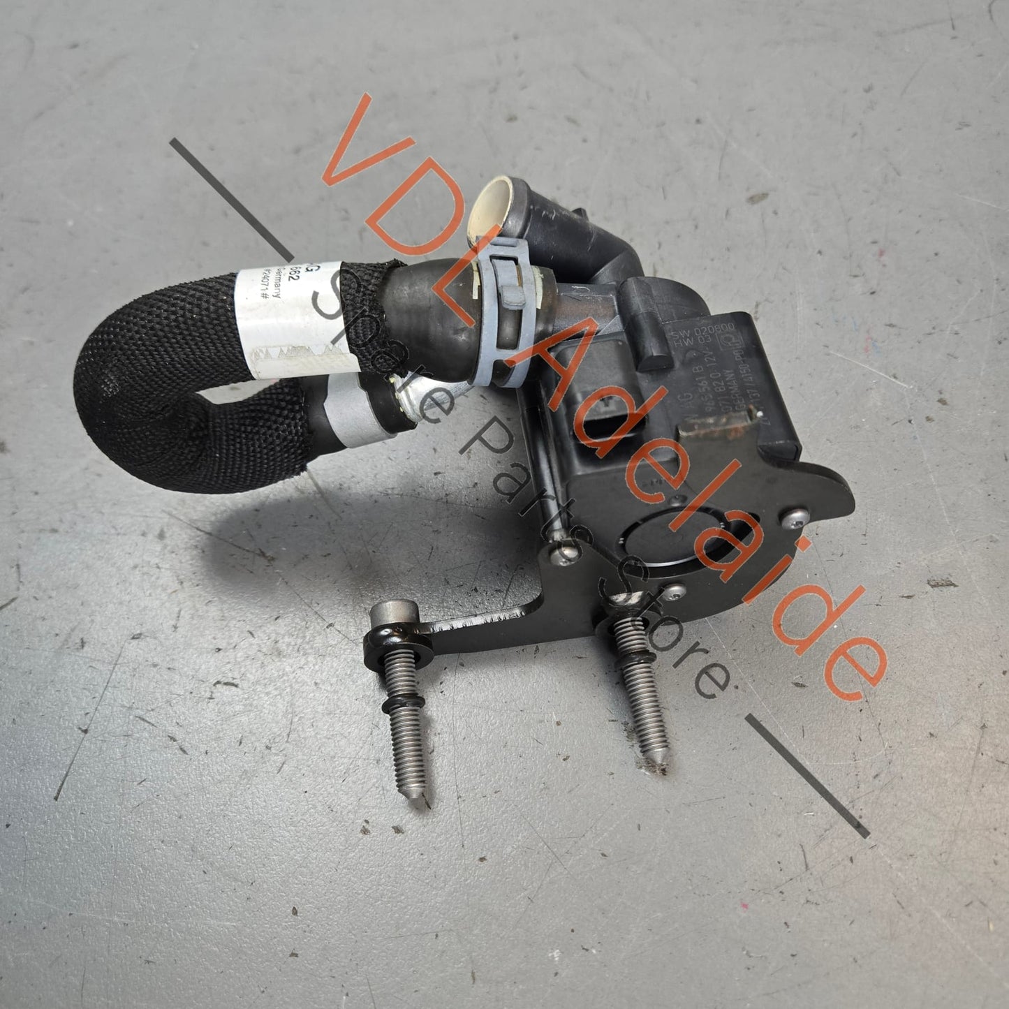 07K965561B 4M8121662   Genuine Audi RS6 RS7 RS3 Additional Coolant Pump 07K965561B