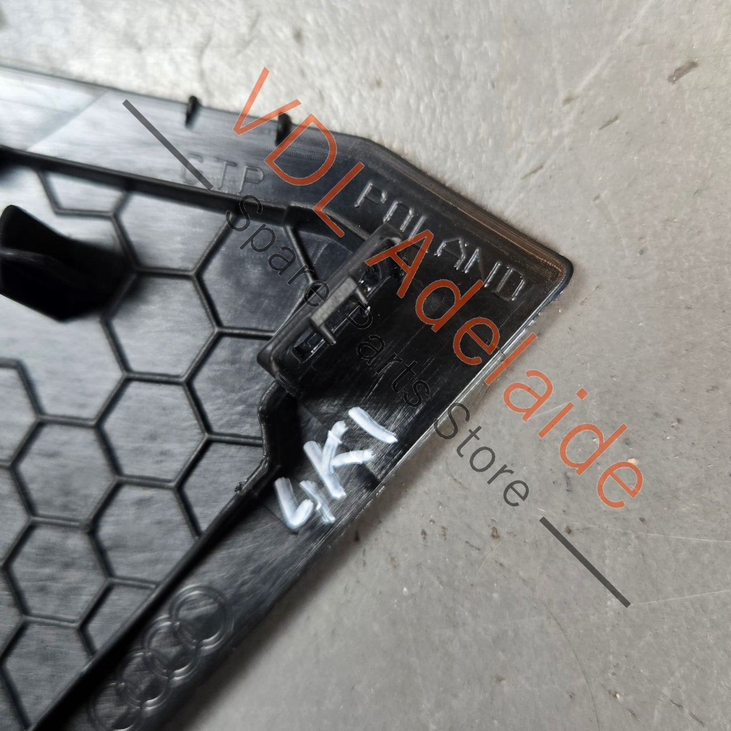 4K0035424A    Audi A7 S7 RS7 Front Right Door Speaker Trim Cover 4K0035424A