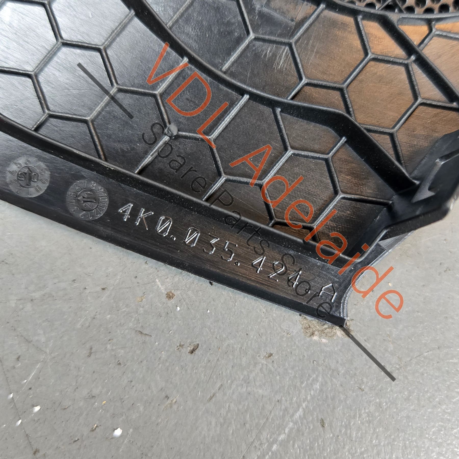 4K0035424A    Audi A7 S7 RS7 Front Right Door Speaker Trim Cover 4K0035424A