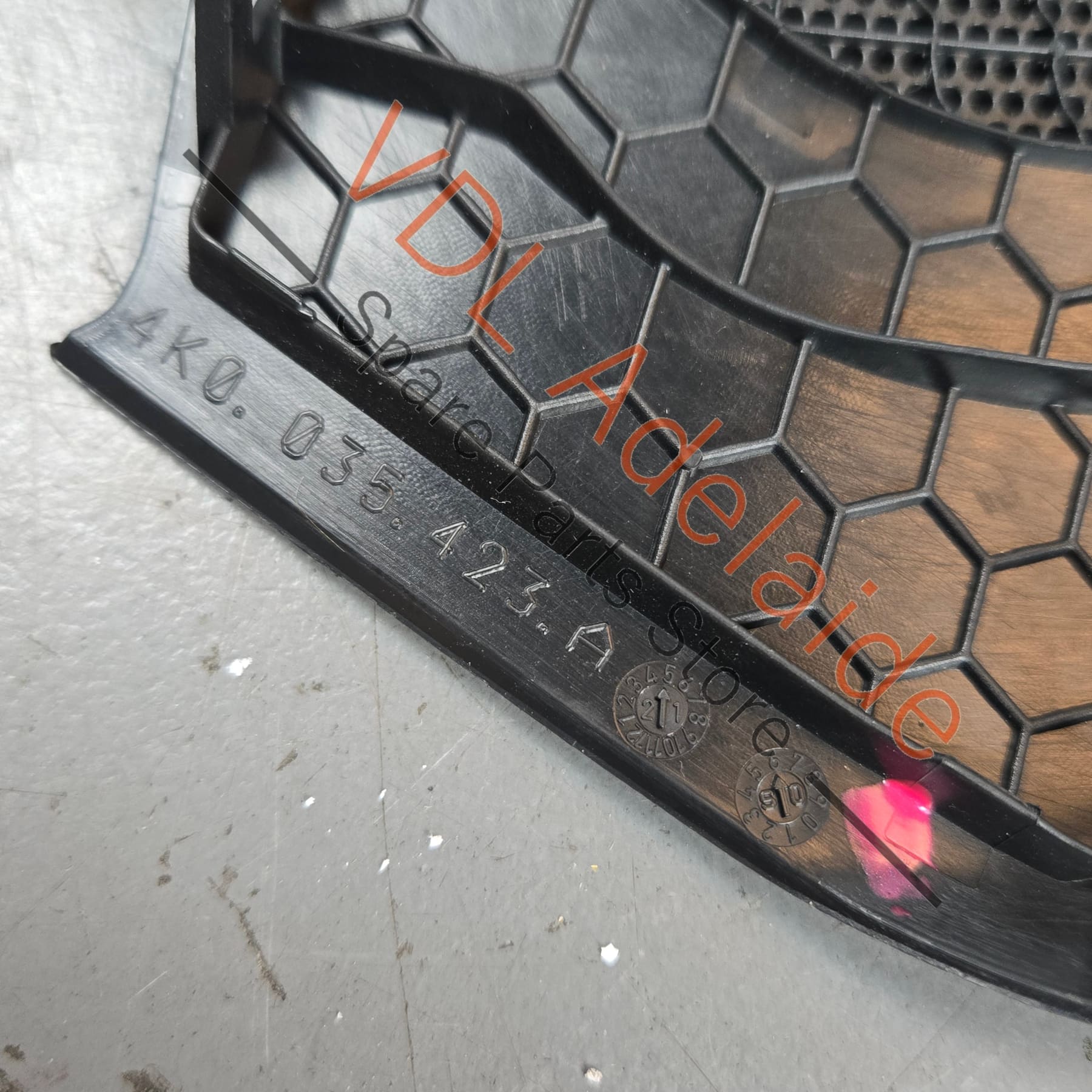 4K0035423A    Audi A7 S7 RS7 Front Left Door Speaker Trim Cover 4K0035423A