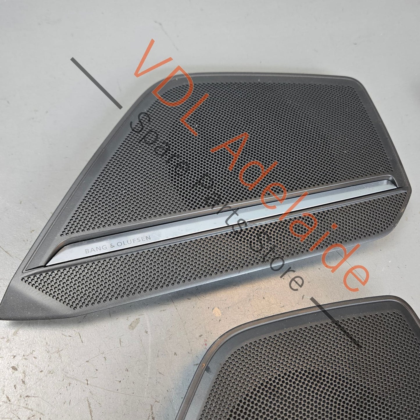 4K0035419A 4K0035420A   Audi RS7 Bang Olufsen Speaker Cover Trim Set 4K0035419A 4K0035420A