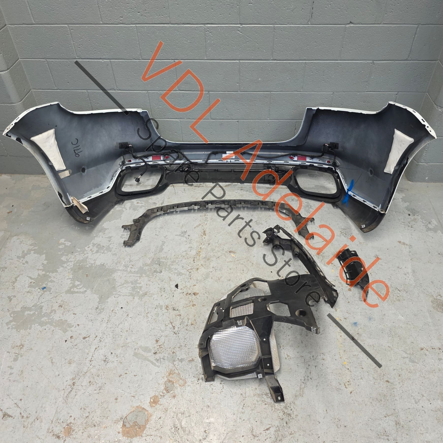 974807983AY 971807514CY    Porsche Panamera Turismo 971 Rear Bumper Cover assembly with diffuser spoiler 974807983AY 971807514CY